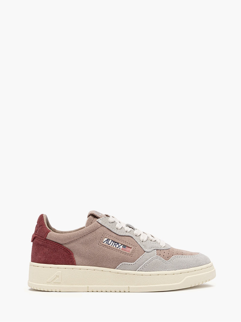 AUTRY SNEAKERS<BR/>SNEAKERS MEDALIST LOW TRICOLOR IN SUEDE COLORE Suede/borgogna/rose AULW TS39 AUTRY ACTION SHOES 