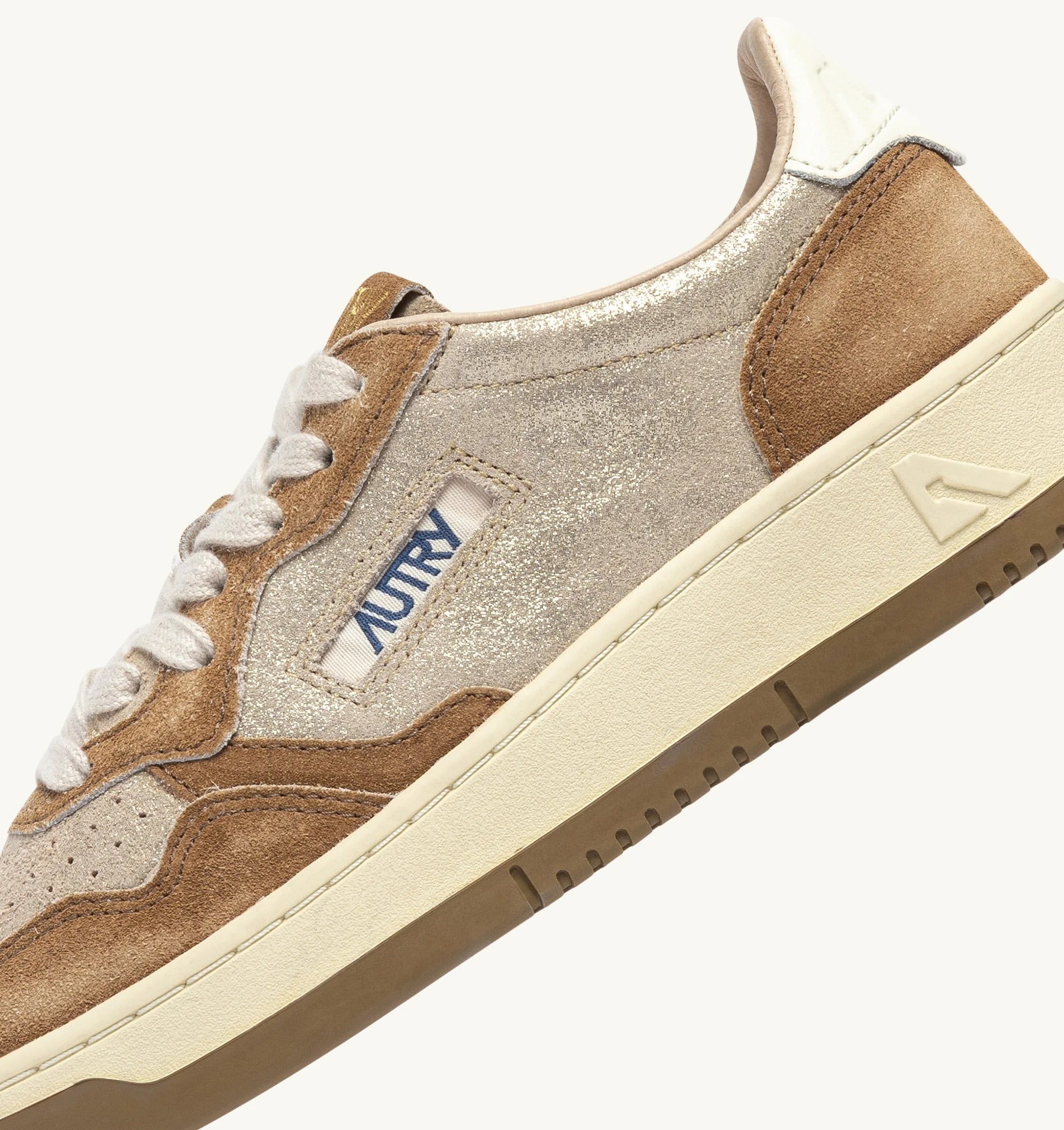 AUTRY SNEAKERS<BR/>SNEAKERS MEDALIST LOW IN SUEDE PLATINO E BEIGE SUGAR AULW YB01 AUTRY ACTION SHOES 