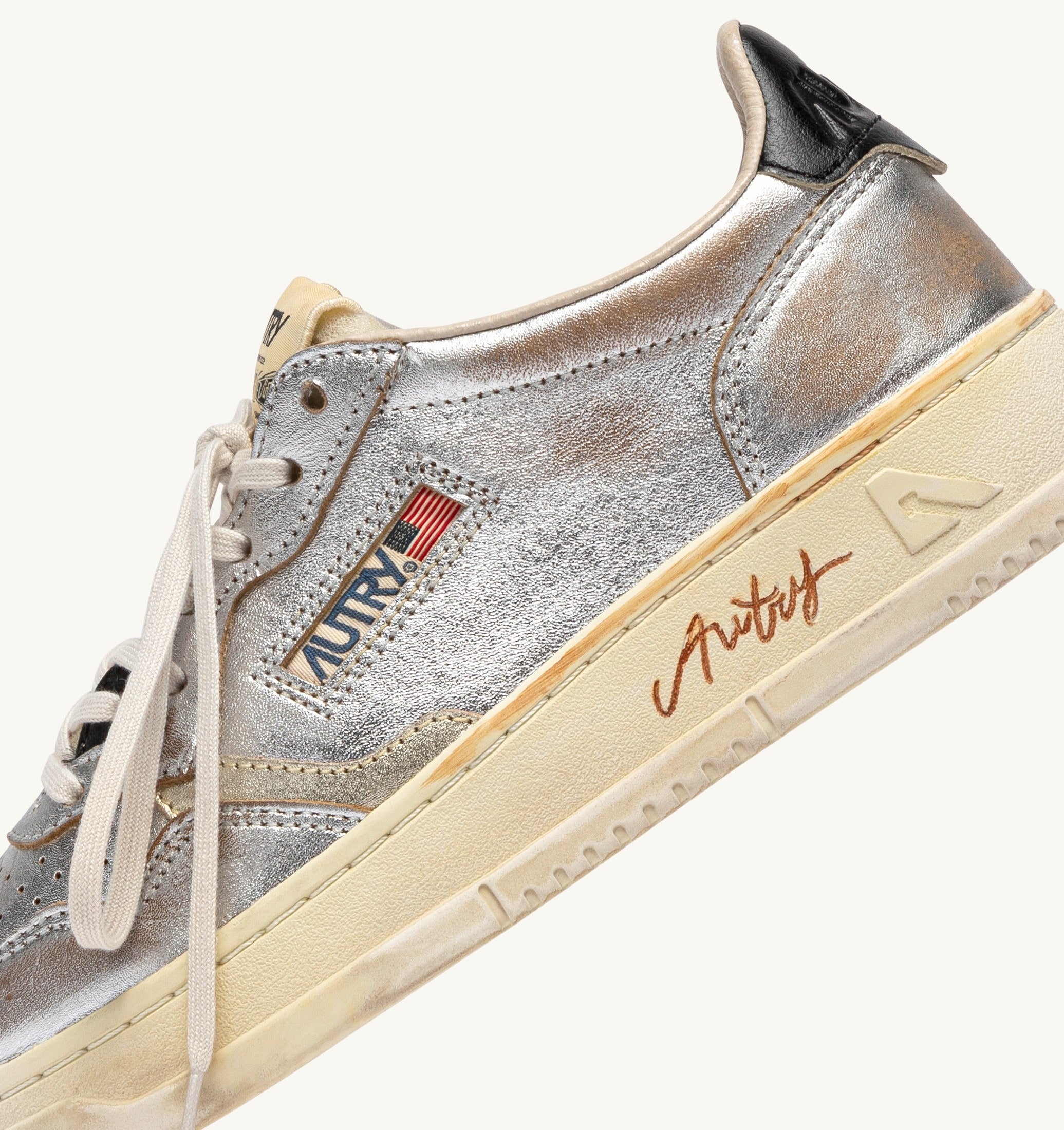 AUTRY SNEAKERS<BR/>SNEAKERS MEDALIST LOW SUPER VINTAGE IN PELLE ARGENTO PLATINO E NERO AVLW WR02 AUTRY ACTION SHOES 