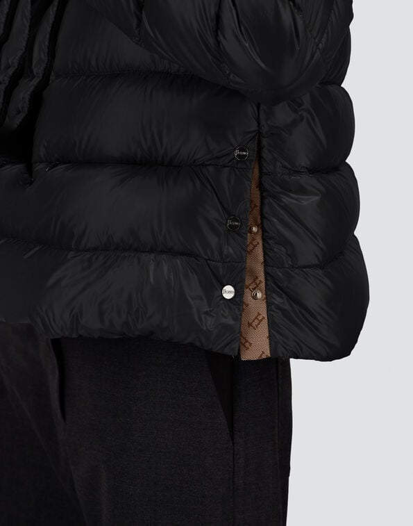 CAPPA IN NYLON ULTRALIGHT<BR/> PI001781D12017Z 9300 HERNO 