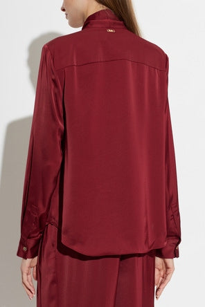 Camicia in raso bordeaux con fiocco decorativo sullo scollo. MF640I8AYJ 602 MICHAEL KORS 