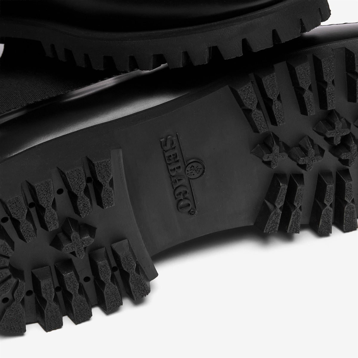 CALLIOPE LUG WOMAN<BR/>Stivaletto Chelsea Sebago con suola carrarmato in pelle nero da donna 72124CW BLACK SEBAGO 