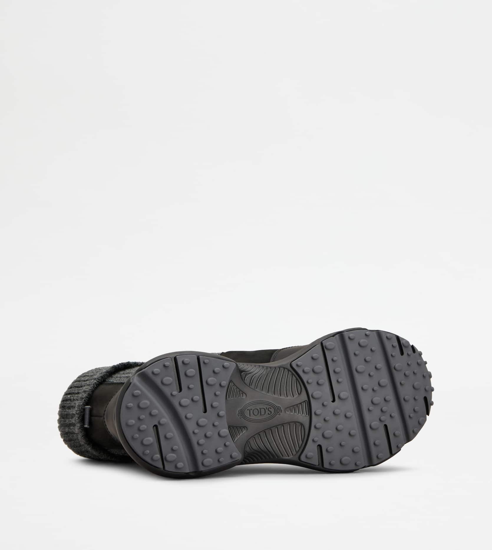 Stivaletto Chelsea in Nabuk e Maglia XXW54C0JP30UM OYPT0 TOD'S 