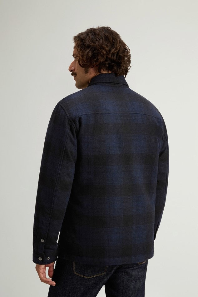 Giacca a camicia Alaskan Check a quadri imbottita in misto lana italiana riciclata<BR/> CFWOOS2018MBUT3046 3983 WOOLRICH 