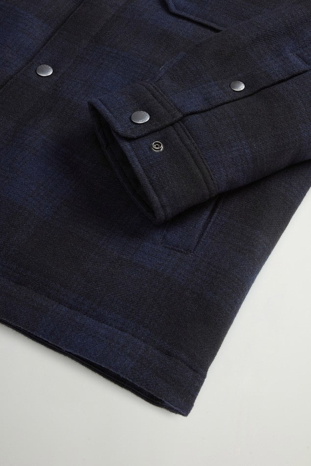 Giacca a camicia Alaskan Check a quadri imbottita in misto lana italiana riciclata<BR/> CFWOOS2018MBUT3046 3983 WOOLRICH 
