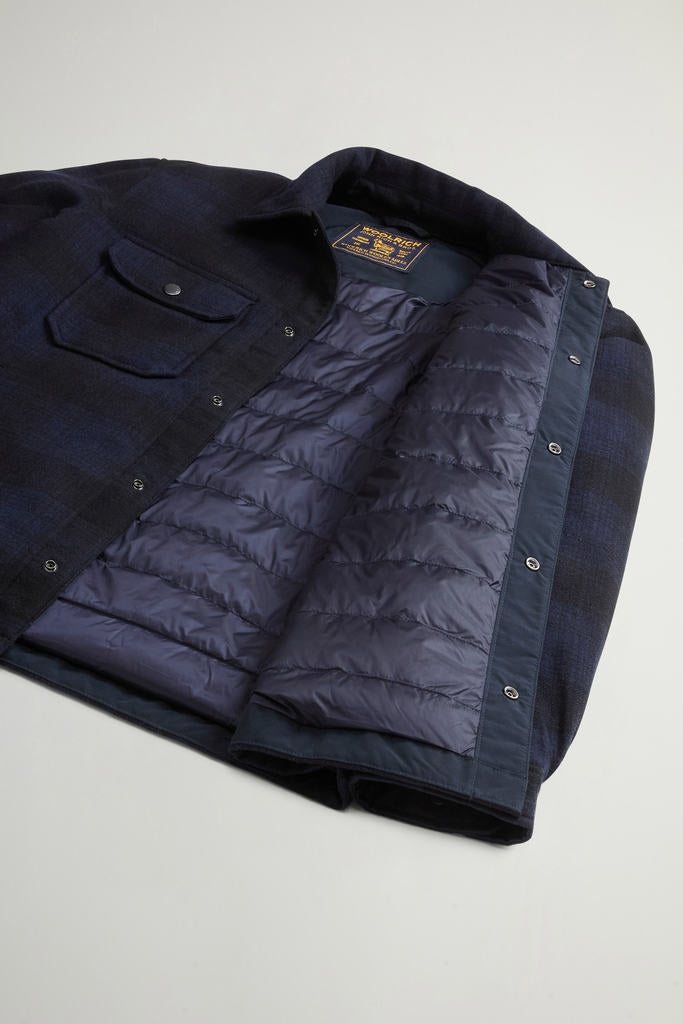 Giacca a camicia Alaskan Check a quadri imbottita in misto lana italiana riciclata<BR/> CFWOOS2018MBUT3046 3983 WOOLRICH 