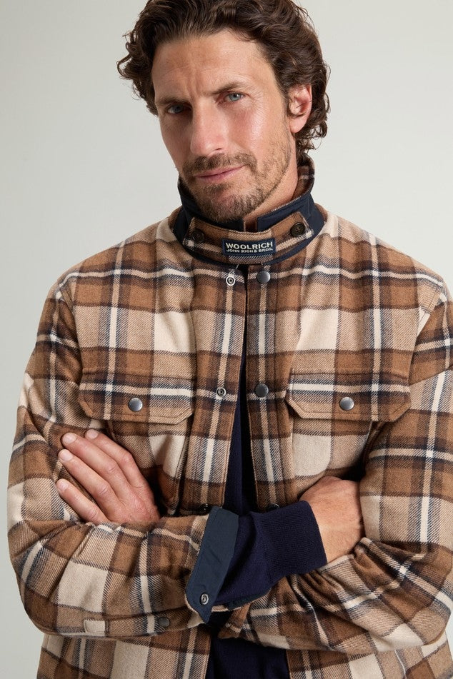 Giacca a camicia Alaskan Check a quadri imbottita in misto lana italiana riciclata<BR/> CFWOOS2018MBUT3046 7449 WOOLRICH 