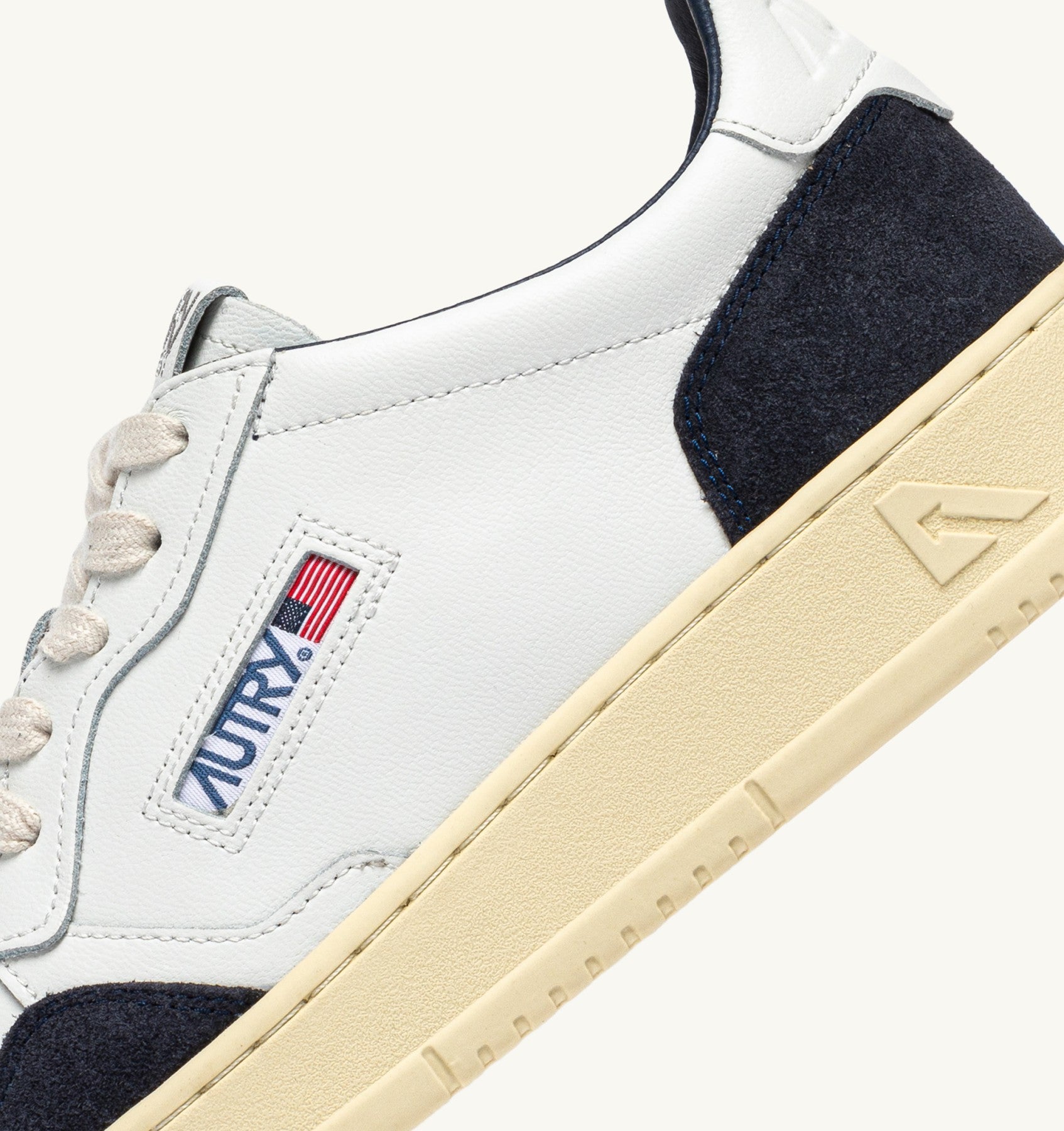 SNEAKERS MEDALIST LOW IN PELLE BIANCA E SUEDE OCEANO AULM FT07 AUTRY ACTION SHOES 