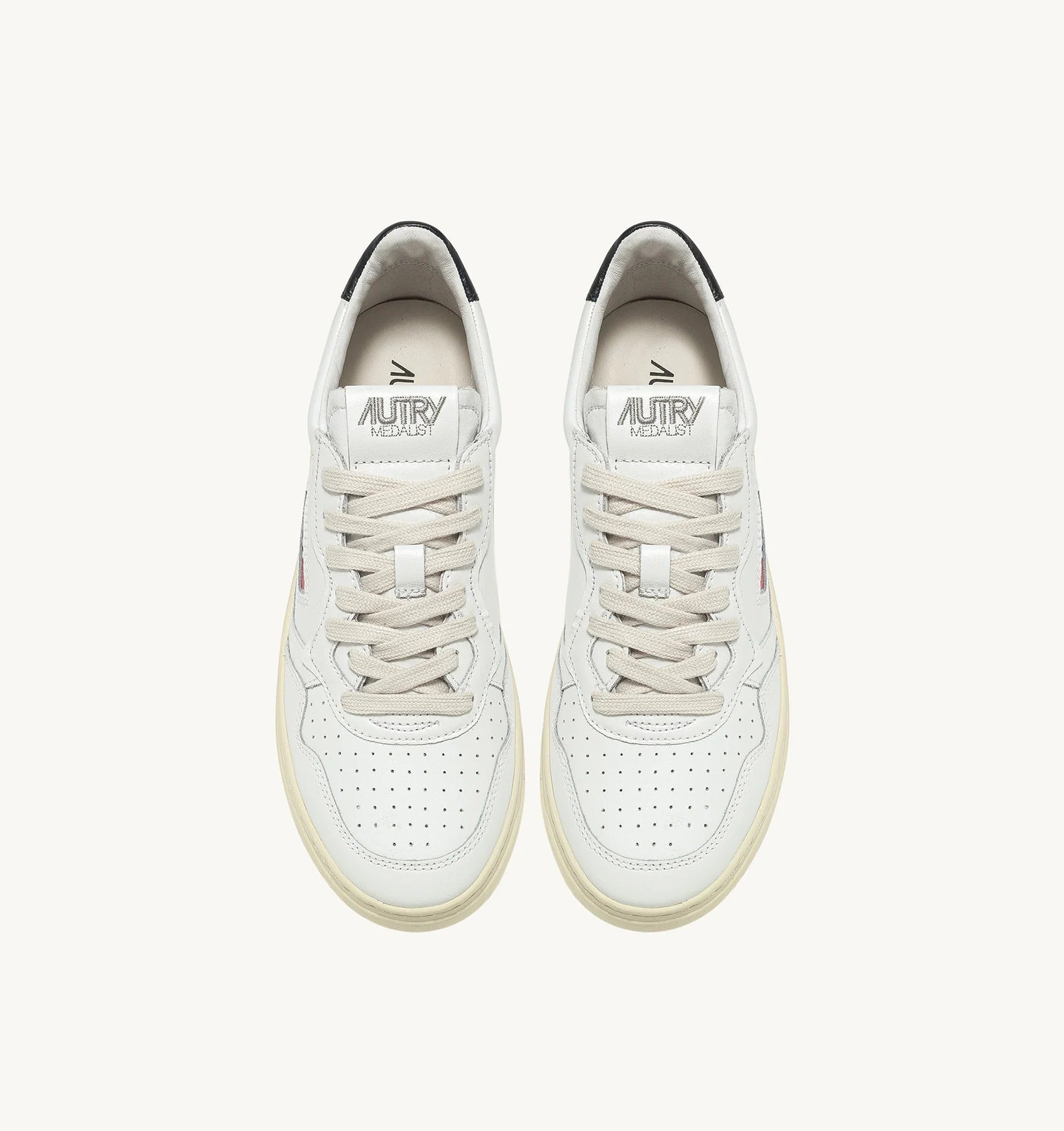 SNEAKERS MEDALIST LOW IN PELLE BIANCA E NERA AULM LL22 AUTRY ACTION SHOES 