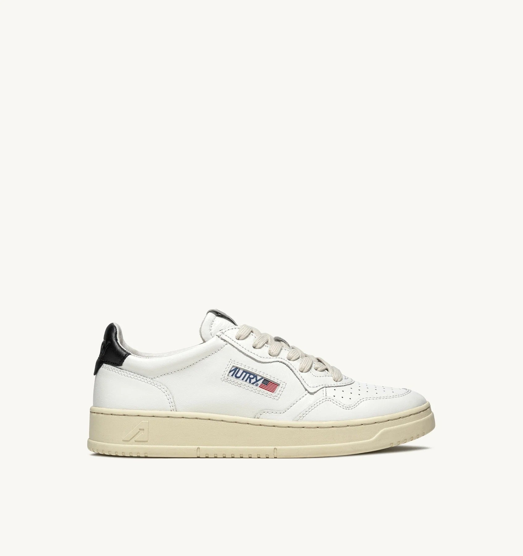 SNEAKERS MEDALIST LOW IN PELLE BIANCA E NERA AULW LL22 AUTRY ACTION SHOES 