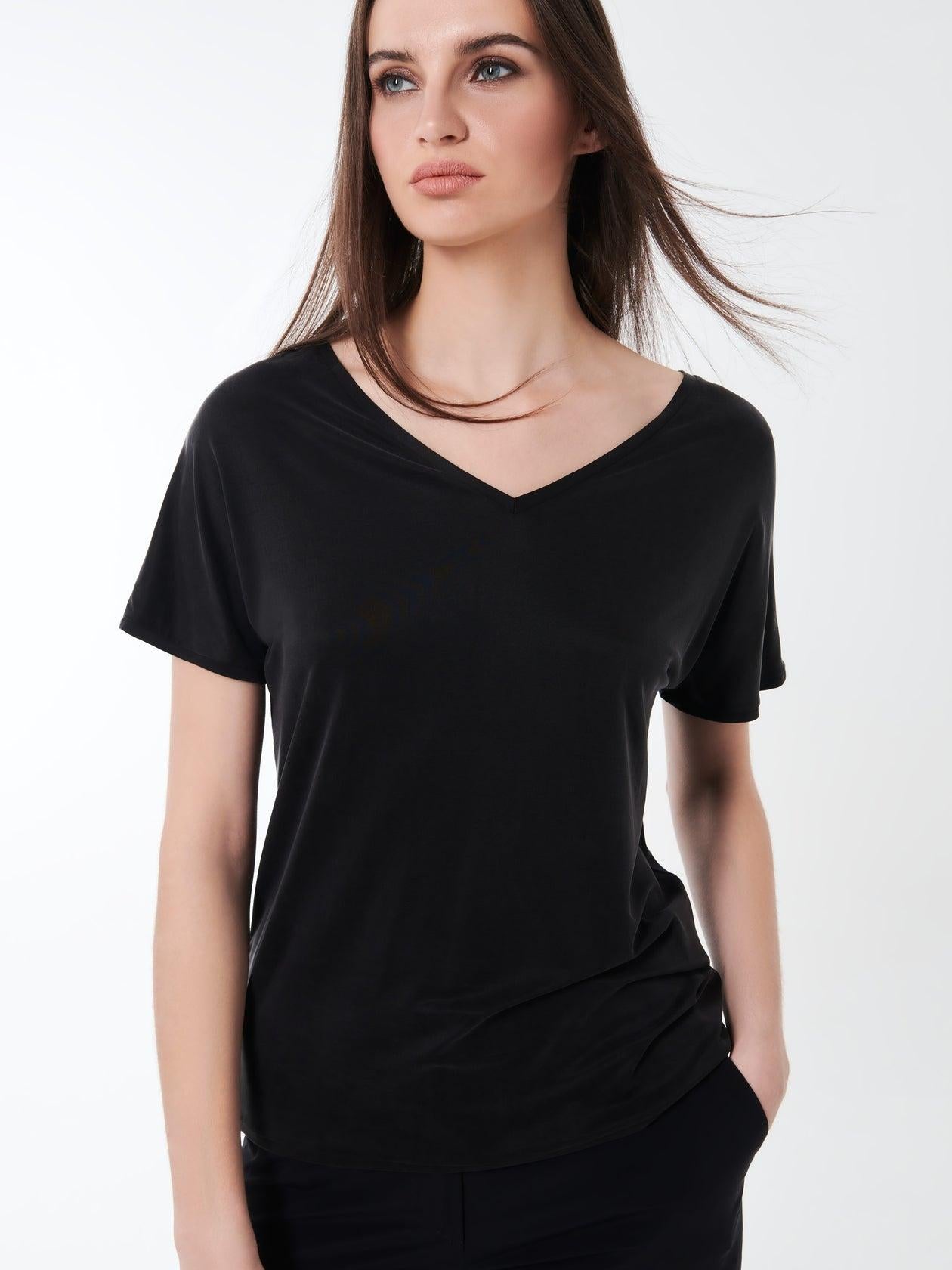 T-shirt in cupro con collo V<BR/> 25710 60 RRD 
