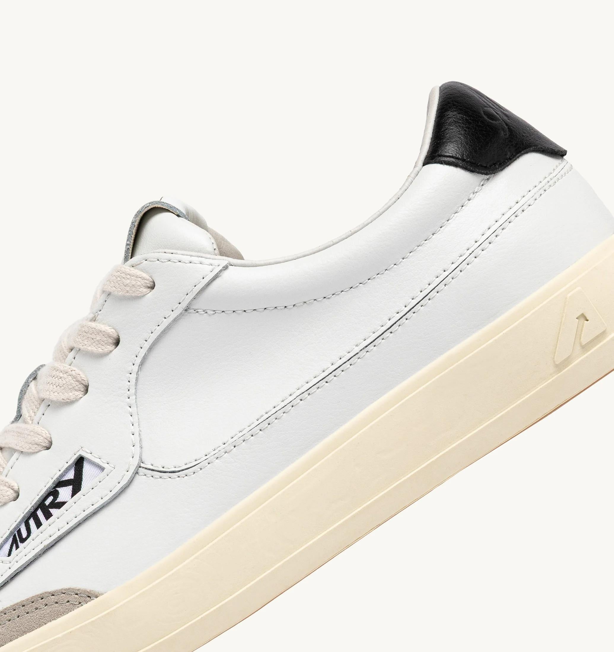 SNEAKERS WINDSCAPE LOW IN PELLE BIANCA E NERA<BR/> SCLM UK02 AUTRY ACTION SHOES 