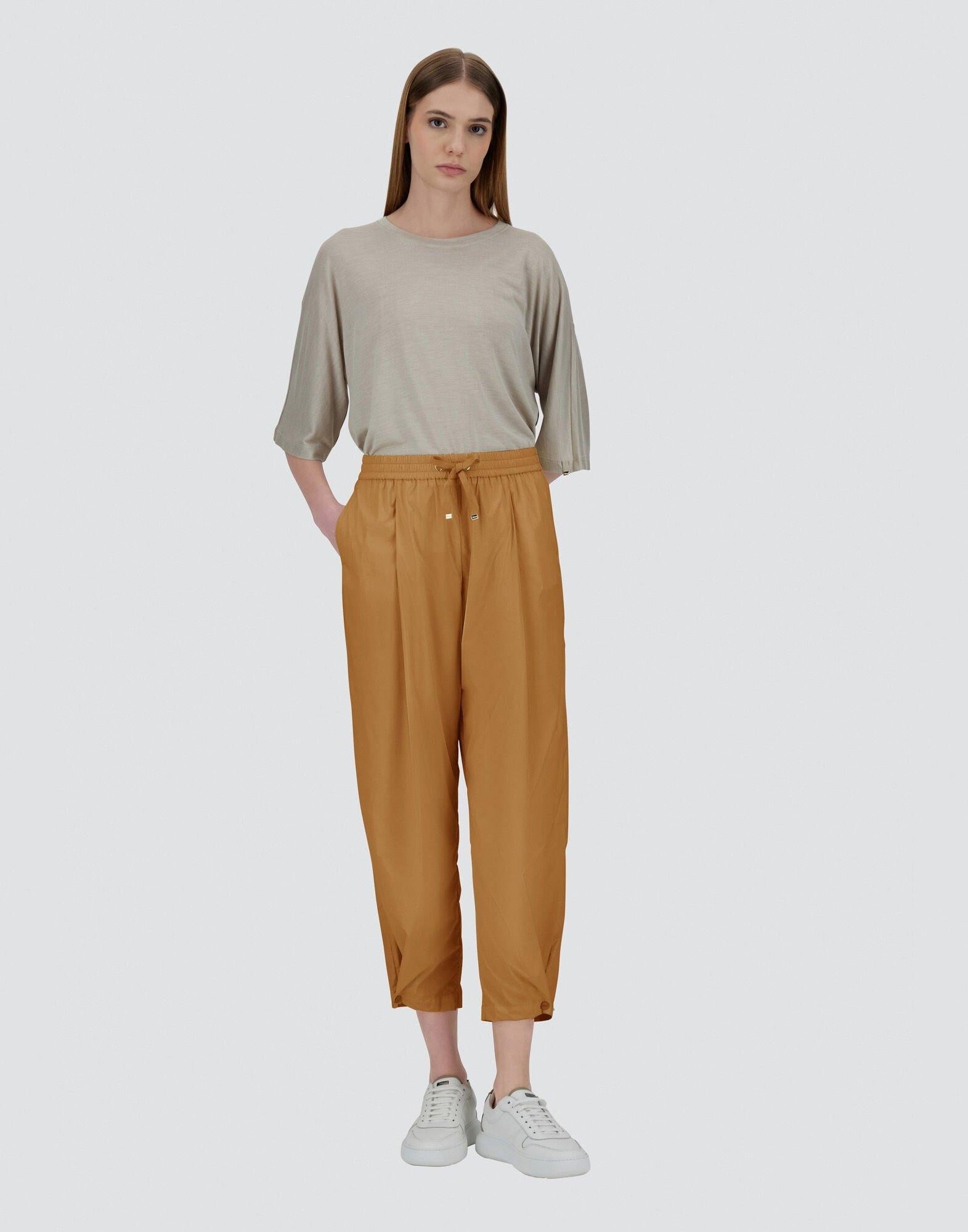 Pantalone donna in light nylon stretch PT000031D12431SZ 2157 HERNO 