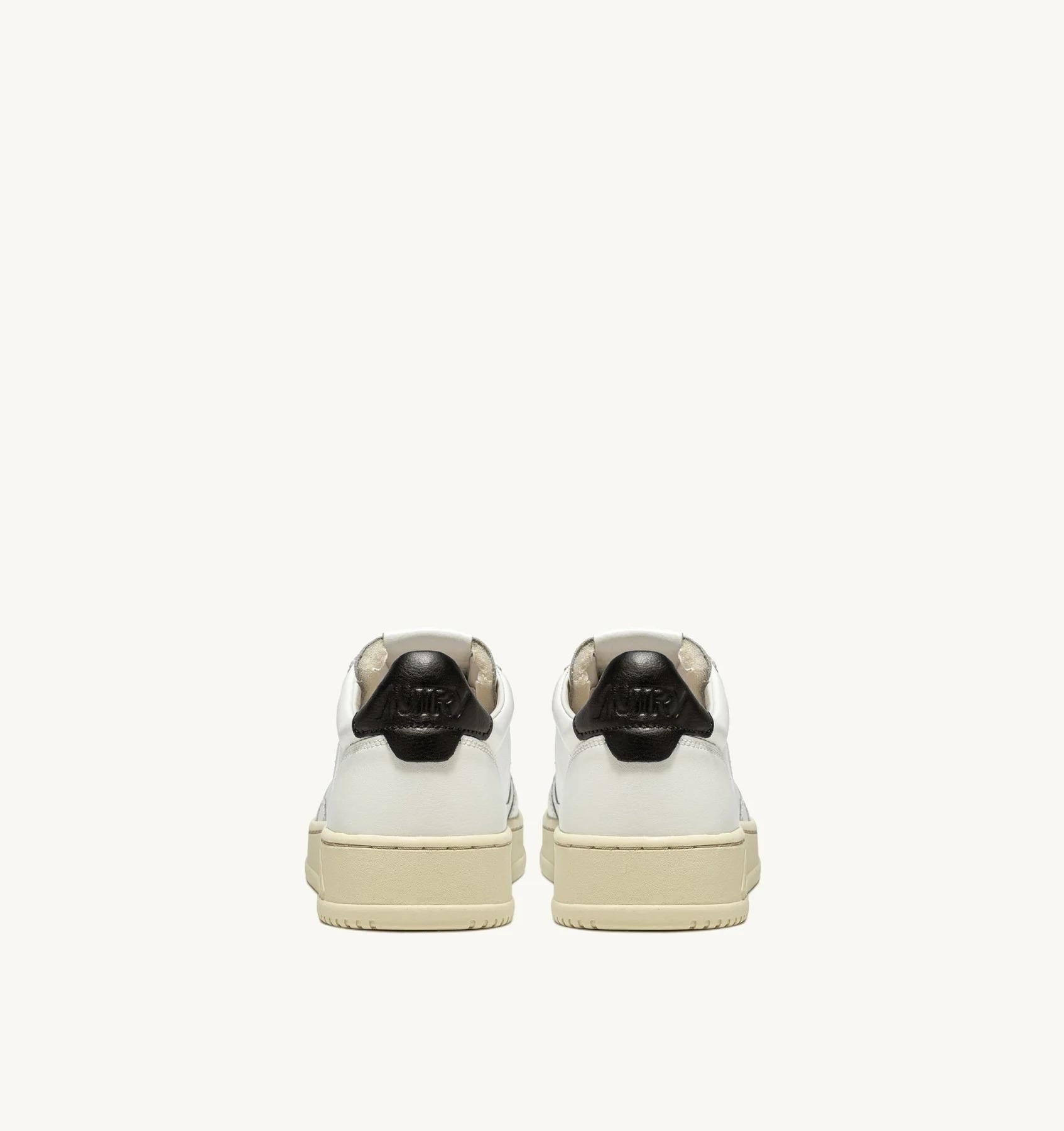 SNEAKERS MEDALIST LOW IN PELLE BIANCA E NERA AULW LL22 AUTRY ACTION SHOES 