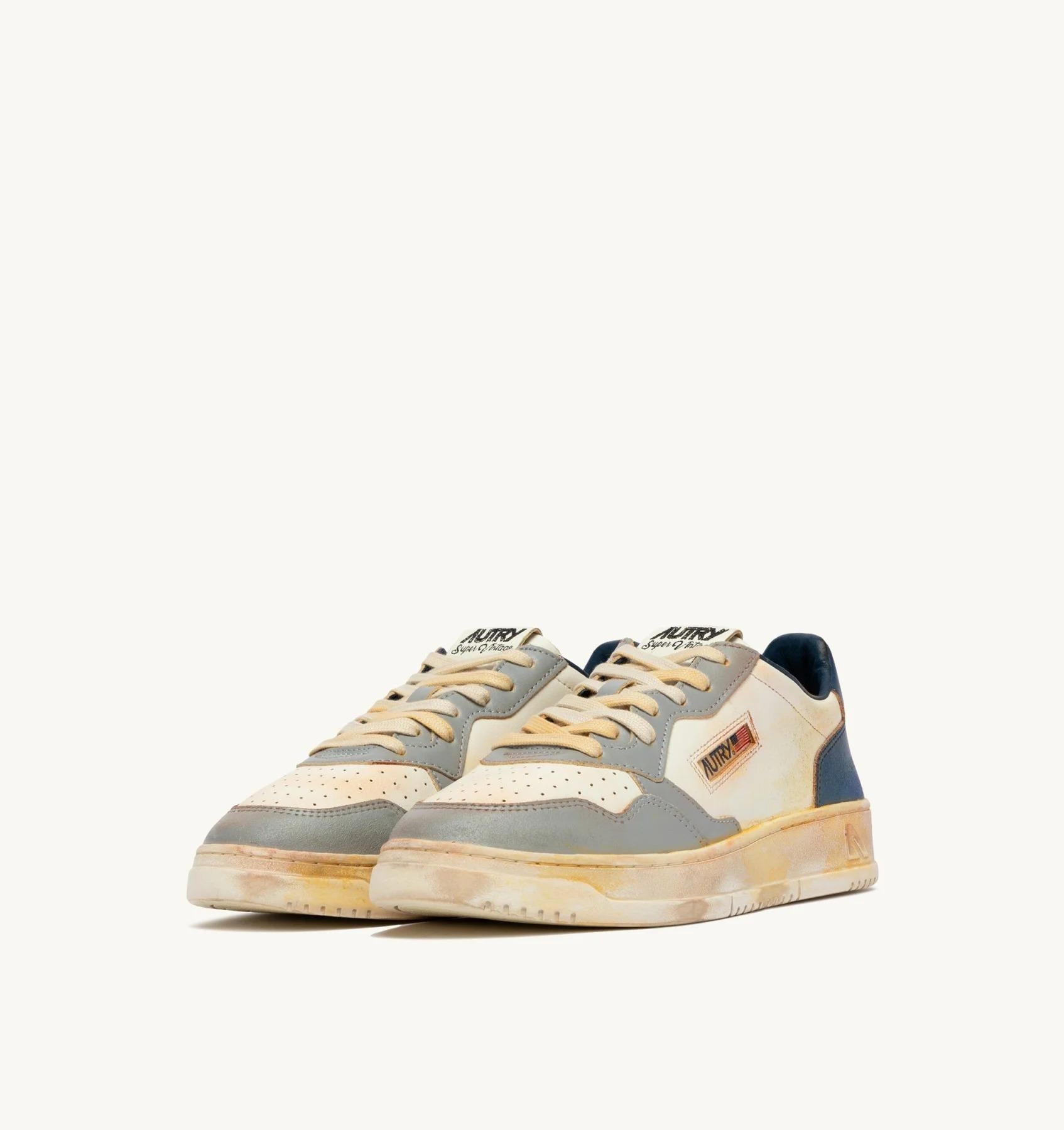 SNEAKERS MEDALIST LOW SUPER VINTAGE IN PELLE LIMESTONE BIANCA E BLUE<BR/> AVLM SV09 AUTRY ACTION SHOES 