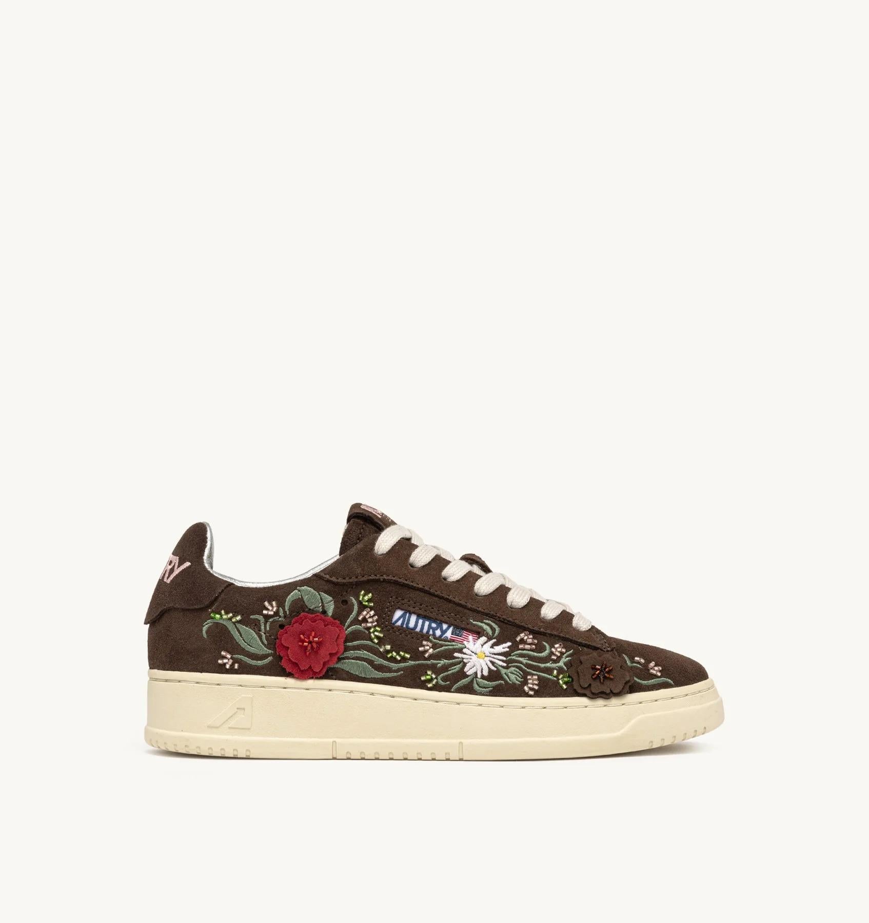 SNEAKERS DALLAS LOW 'FLORAL' IN SUEDE BROWN<BR/> ADLW EY03 AUTRY ACTION SHOES 