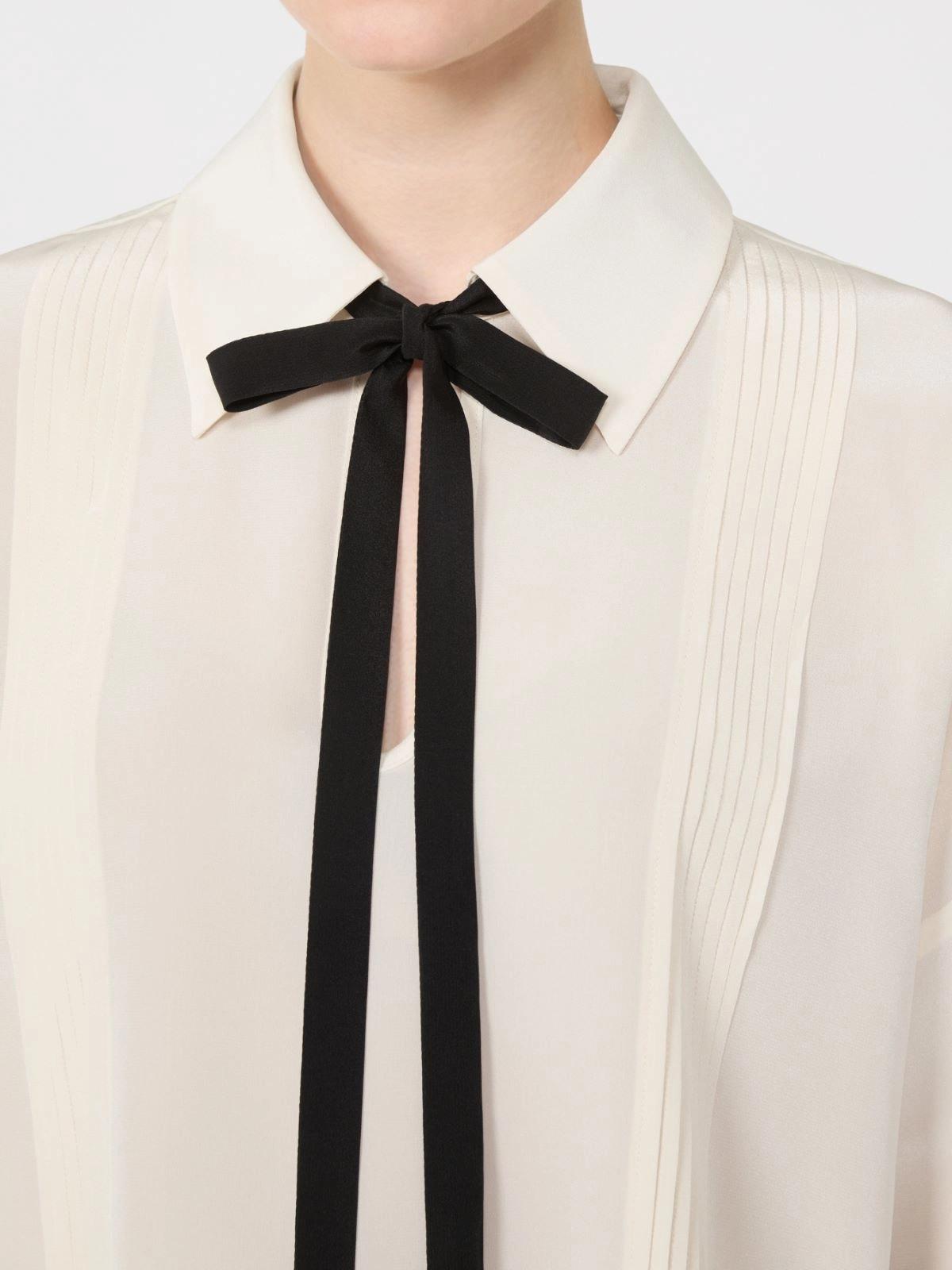 MSTCOLONO <BR/>Blusa in seta con cravattino MSTCOLONO 048 MAX MARA CAPSULE 