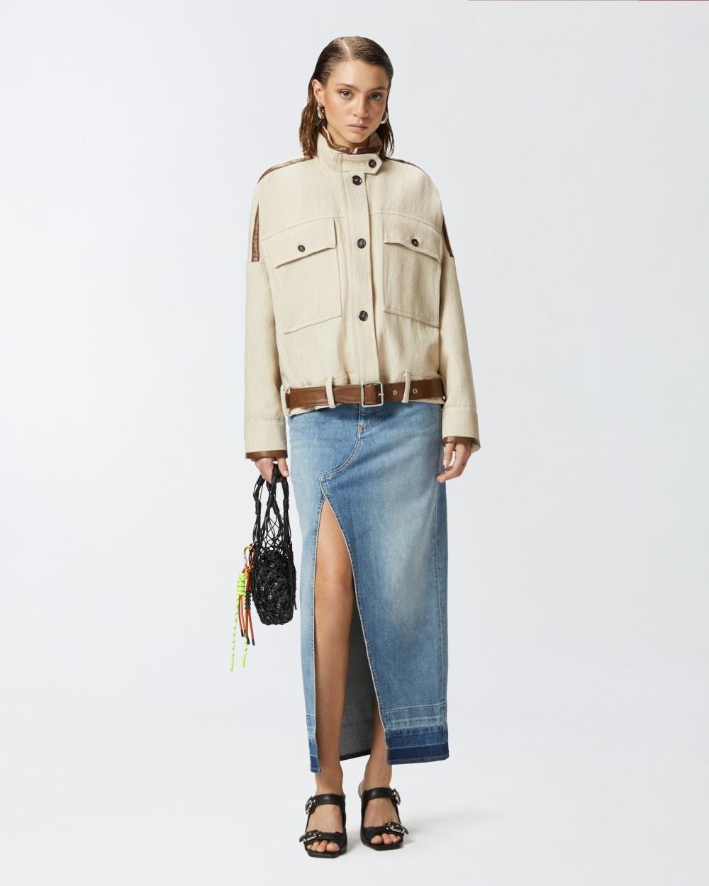 Gonna lunga in denim chiaro con spacco davanti
