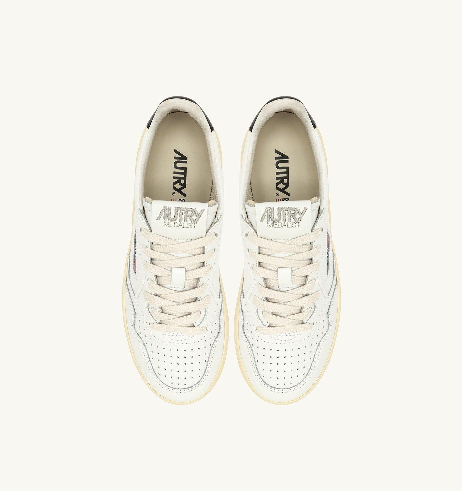 SNEAKERS MEDALIST PLATFORM IN PELLE COLORE BIANCO E NERO<BR/> PTLW LL22 AUTRY ACTION SHOES 