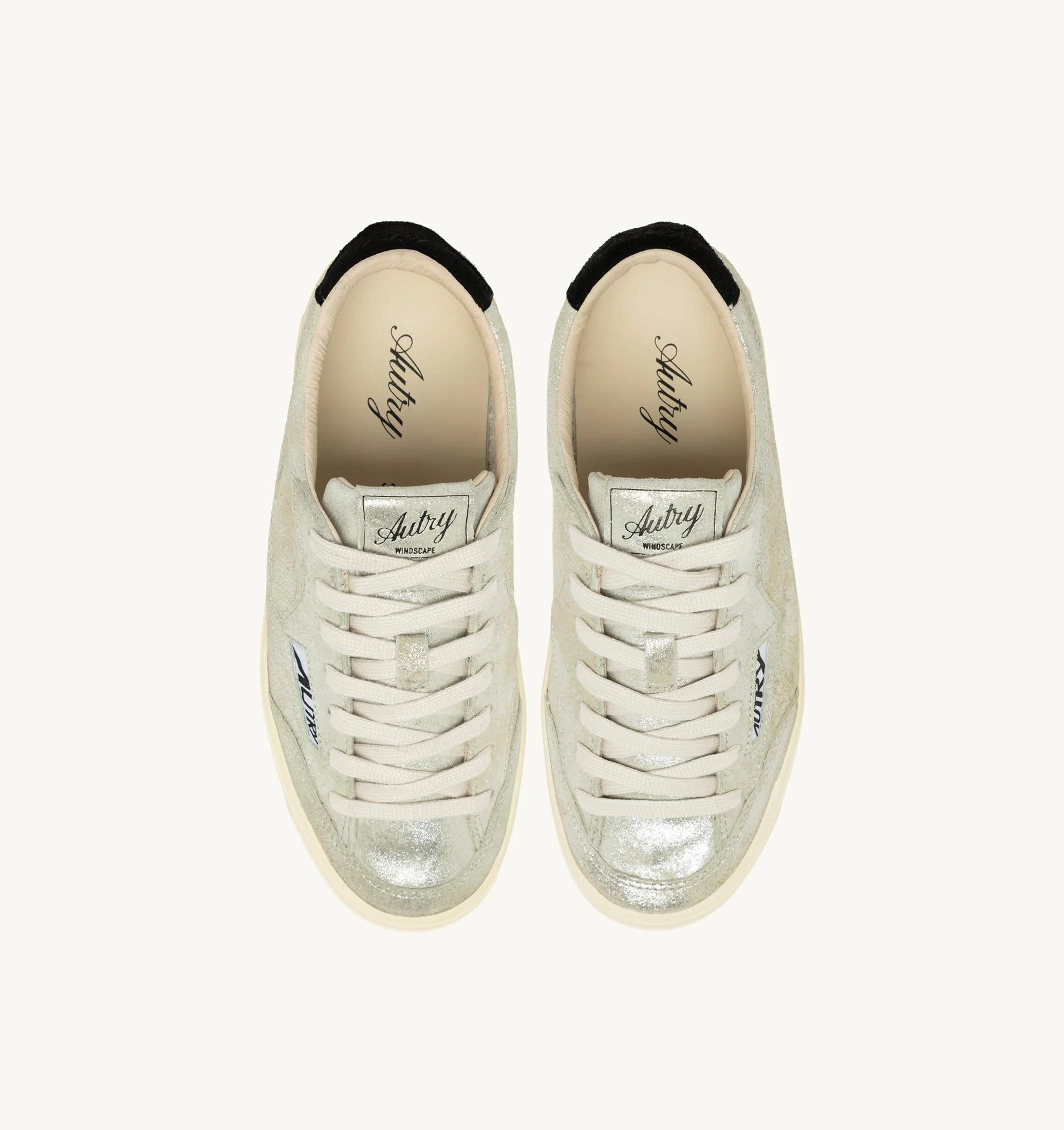 SNEAKERS WINDSCAPE LOW IN SUEDE LAMINATO ARGENTO E NERO<BR/> SCLW ZE01 AUTRY ACTION SHOES 