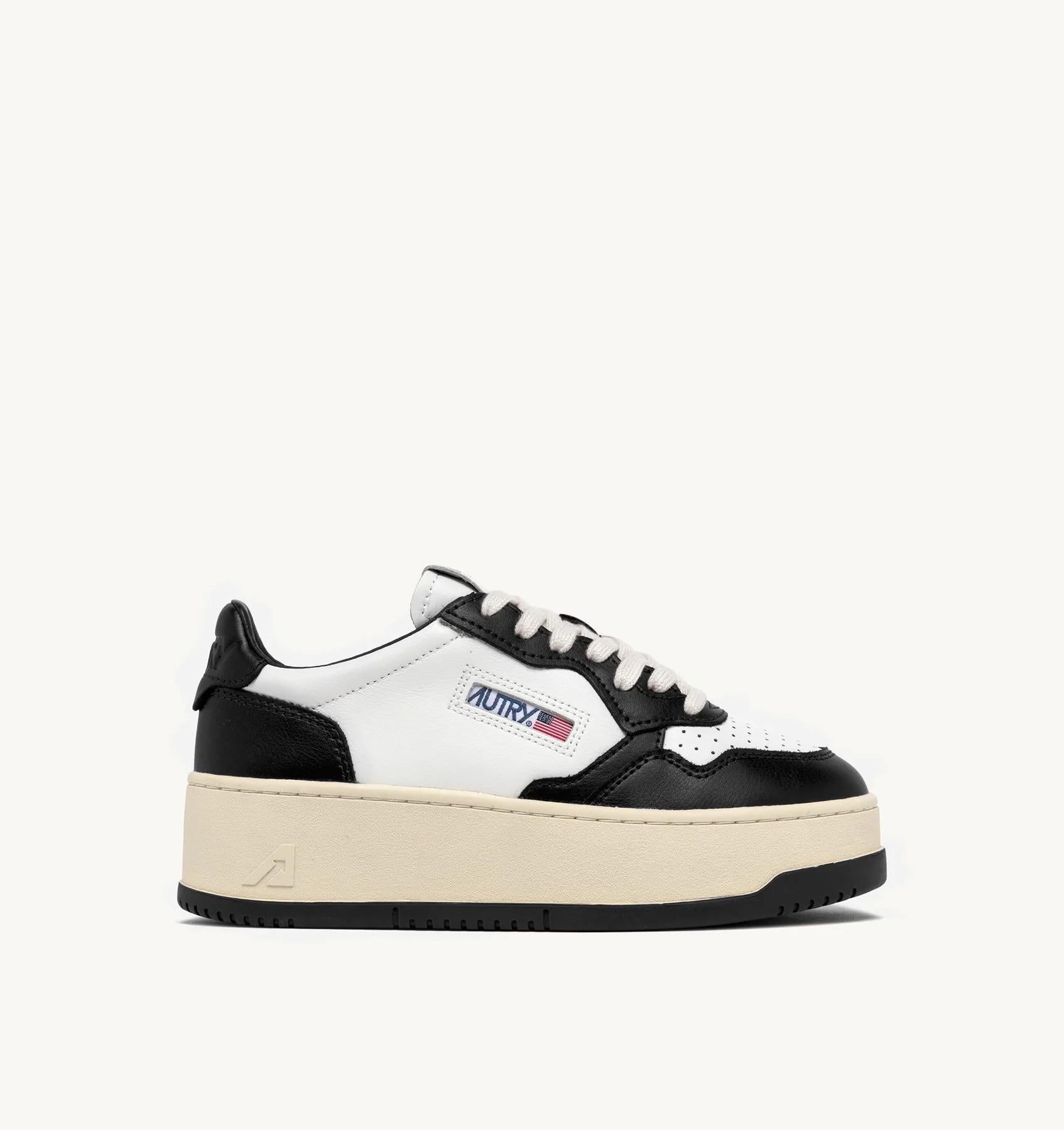 SNEAKERS MEDALIST PLATFORM IN PELLE BIANCA E NERA<BR/> PTLW WB01 AUTRY ACTION SHOES 