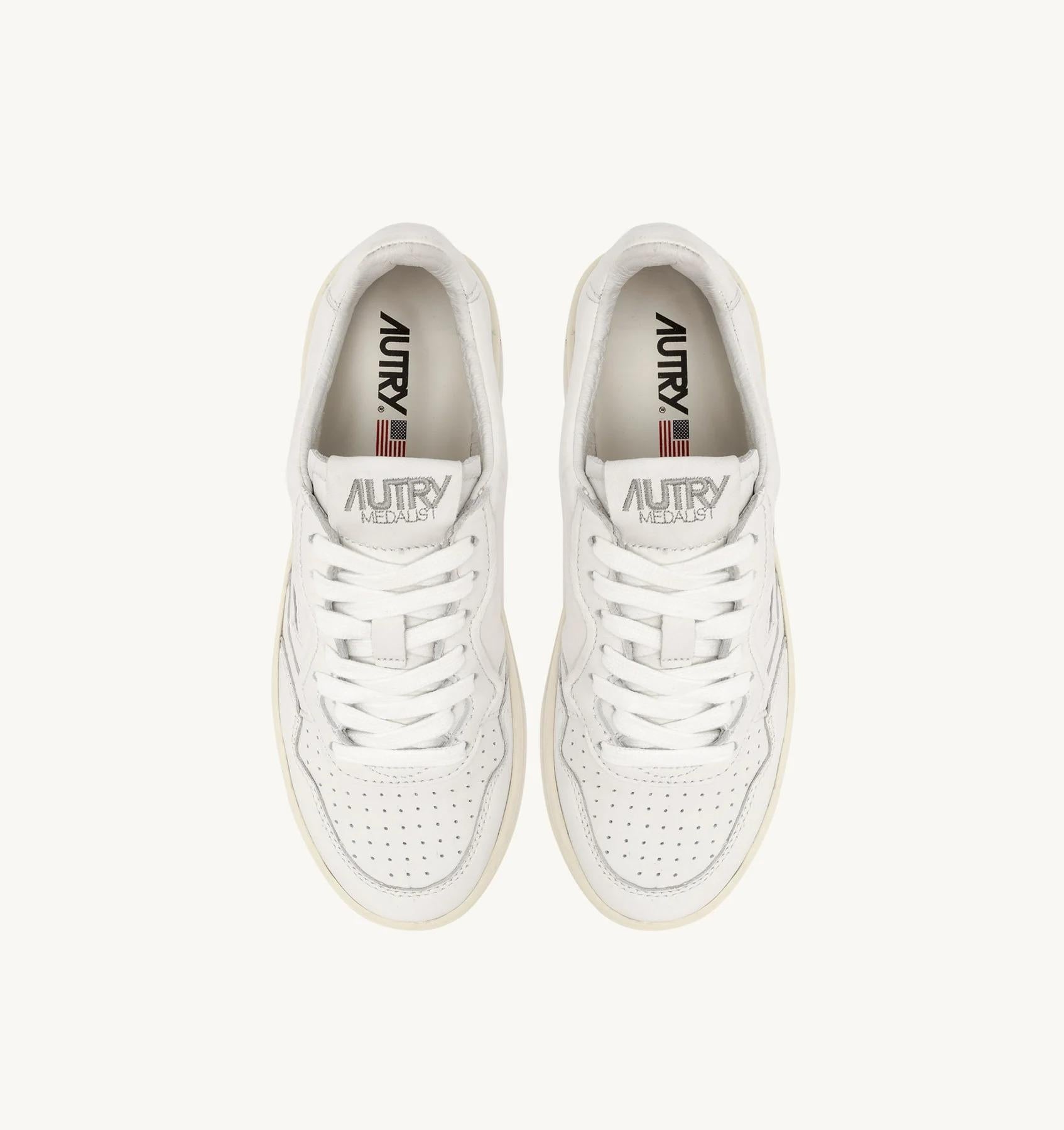 SNEAKERS MEDALIST LOW IN NAPPA BIANCA SUPER SOFT<BR/> AULW GG04 AUTRY ACTION SHOES 