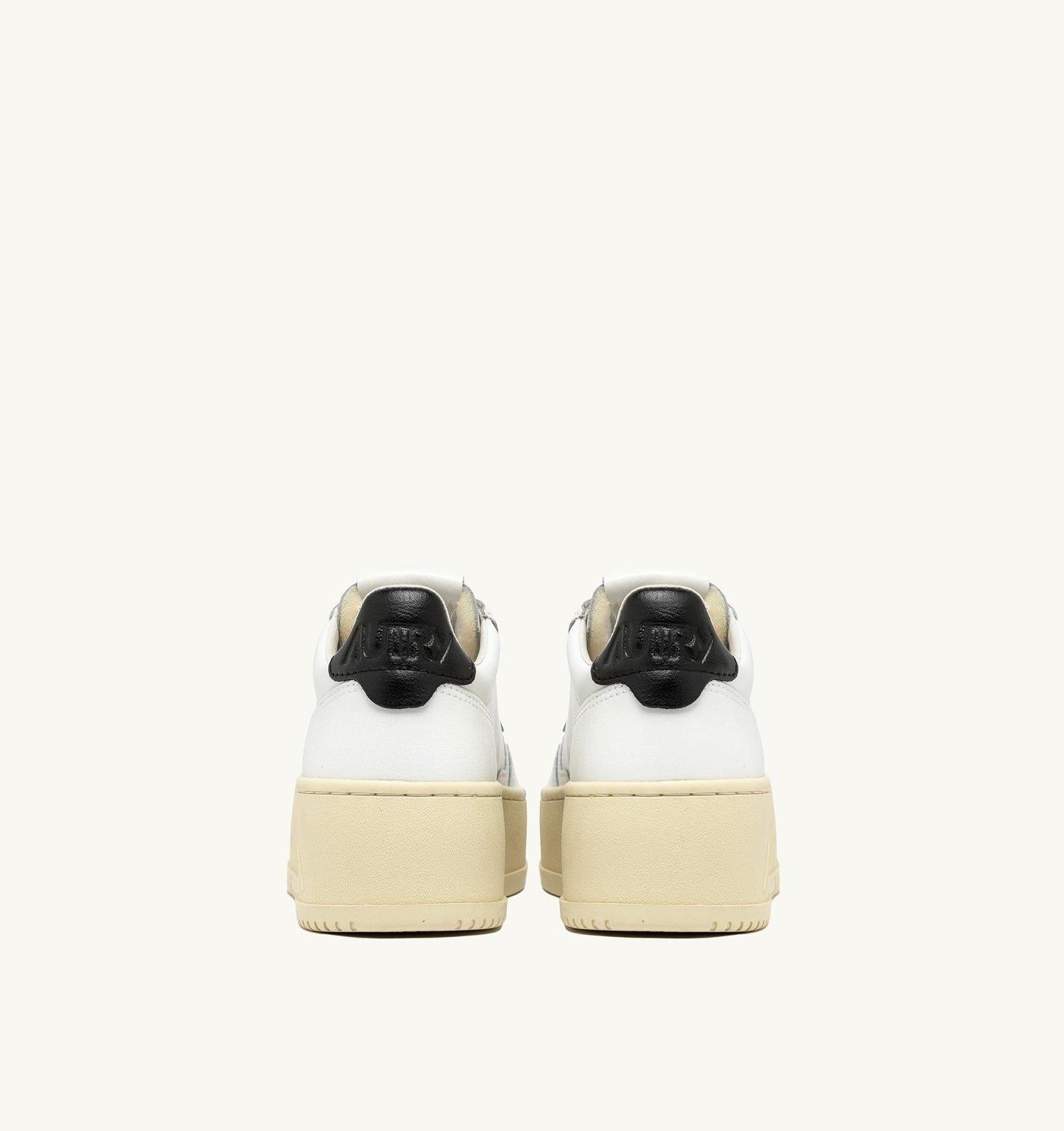 SNEAKERS MEDALIST PLATFORM IN PELLE COLORE BIANCO E NERO<BR/> PTLW LL22 AUTRY ACTION SHOES 