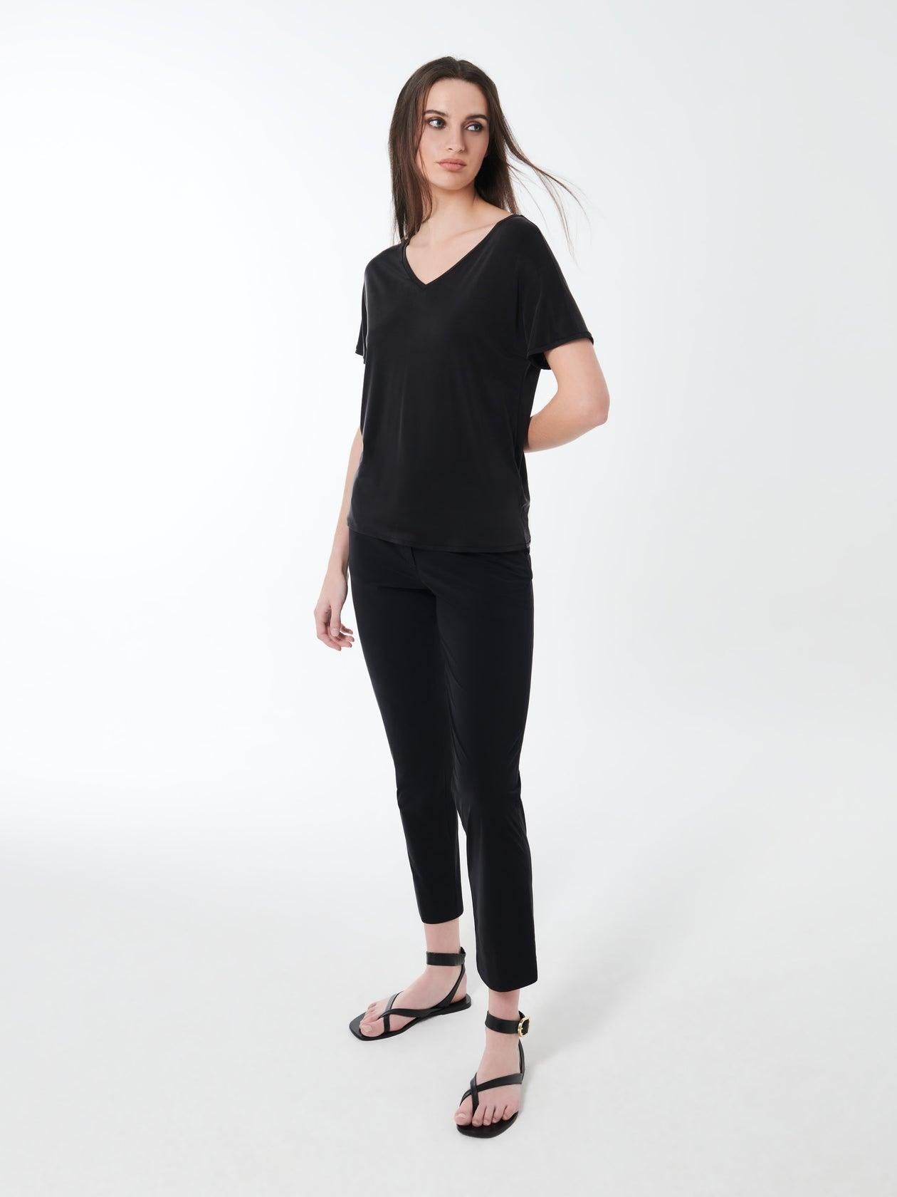 T-shirt in cupro con collo V<BR/> 25710 60 RRD 