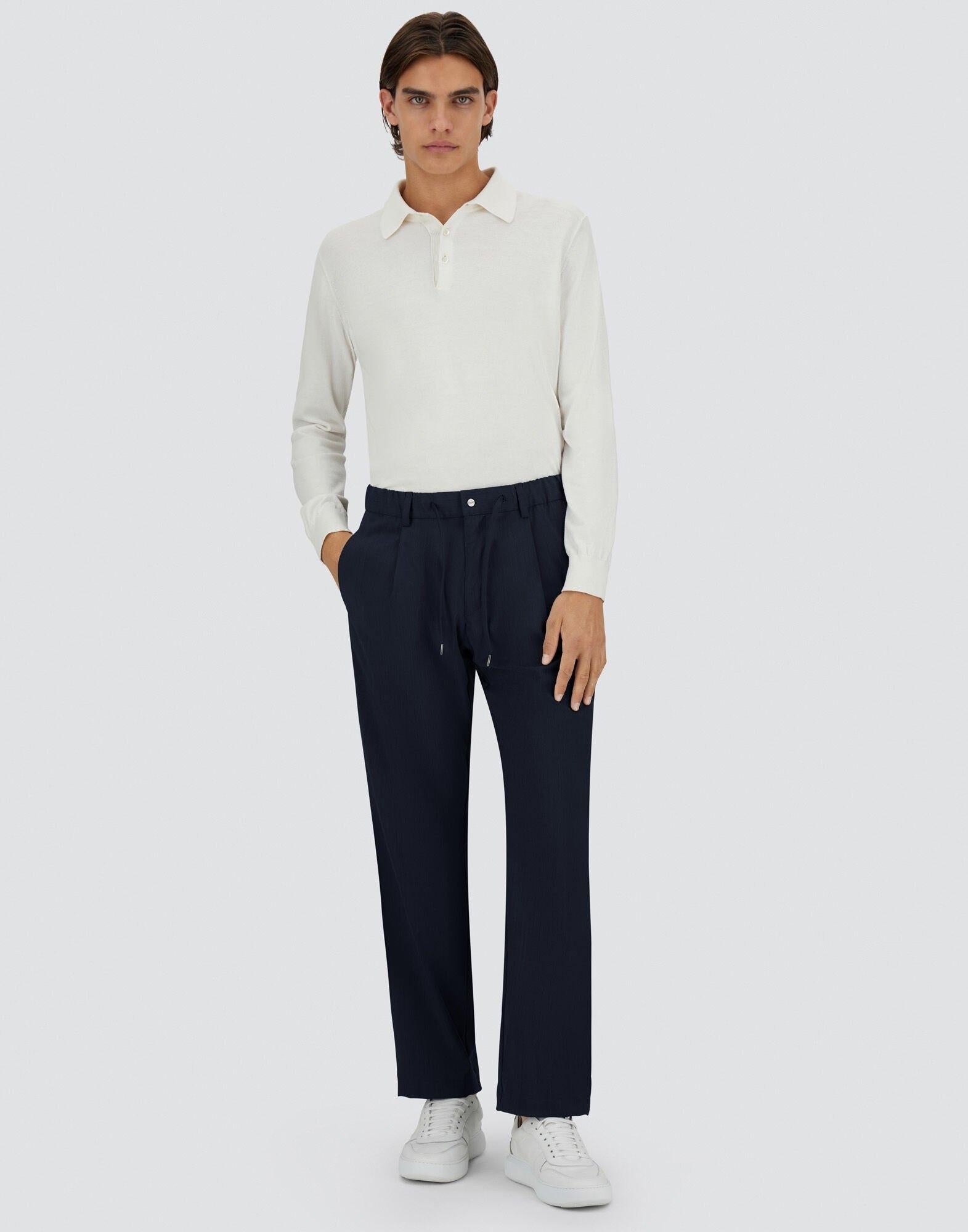 Pantaloni uomo in tech modello woven PT000098U12682 9200 HERNO 