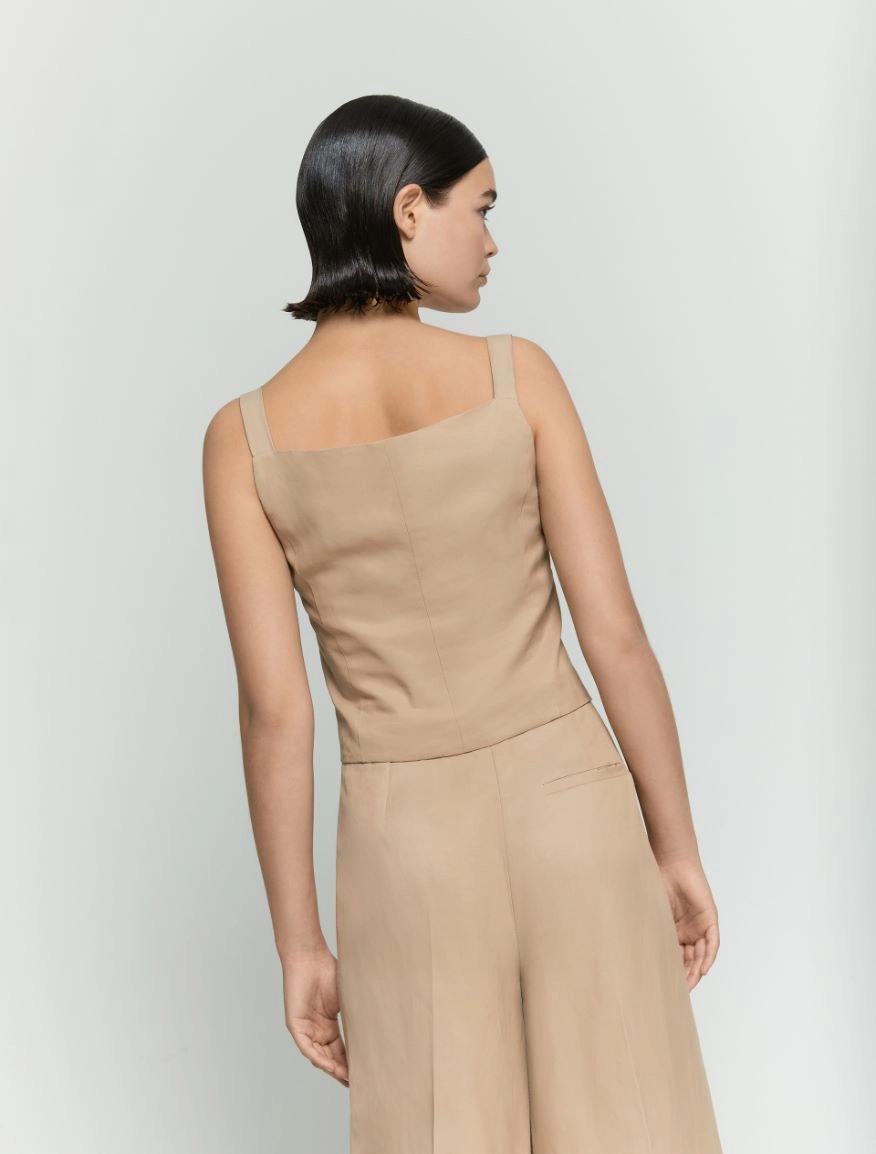 Gilet aderente in misto lino