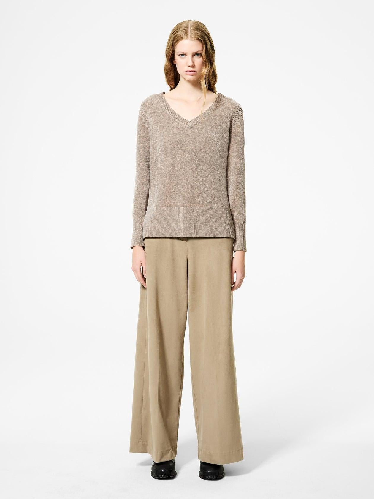 Velvet Vent V-Neck Wom Knit<BR/> W25634 11 RRD 