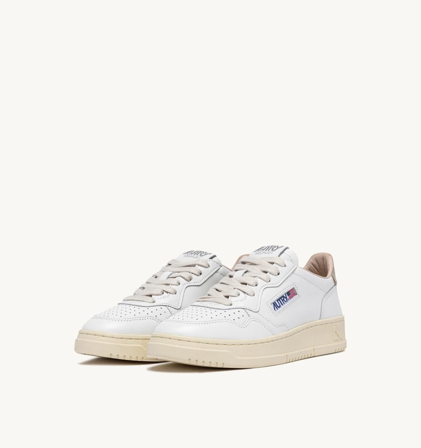 SNEAKERS MEDALIST LOW IN PELLE BIANCA E TIDAL FOAM<BR/> AULW LL87 AUTRY ACTION SHOES 