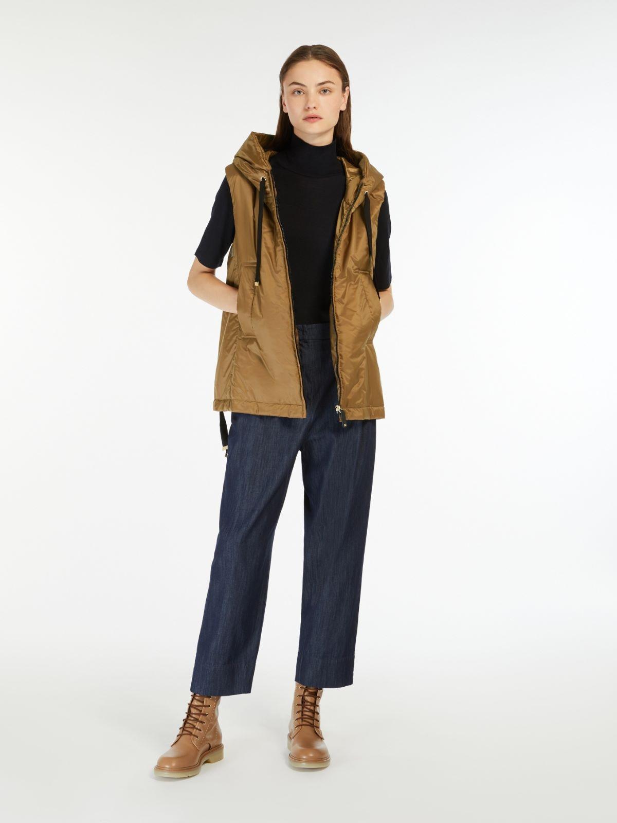Gilet imbottito con cappuccio in tela antigoccia GREENGO 051 MAX MARA THE CUBE 