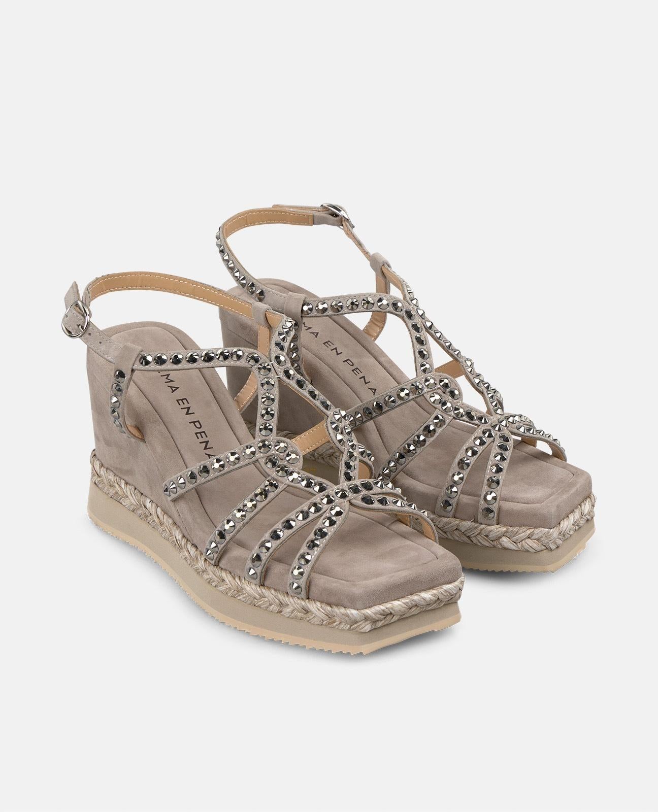 Zeppa alta con punta quadrata e strass
