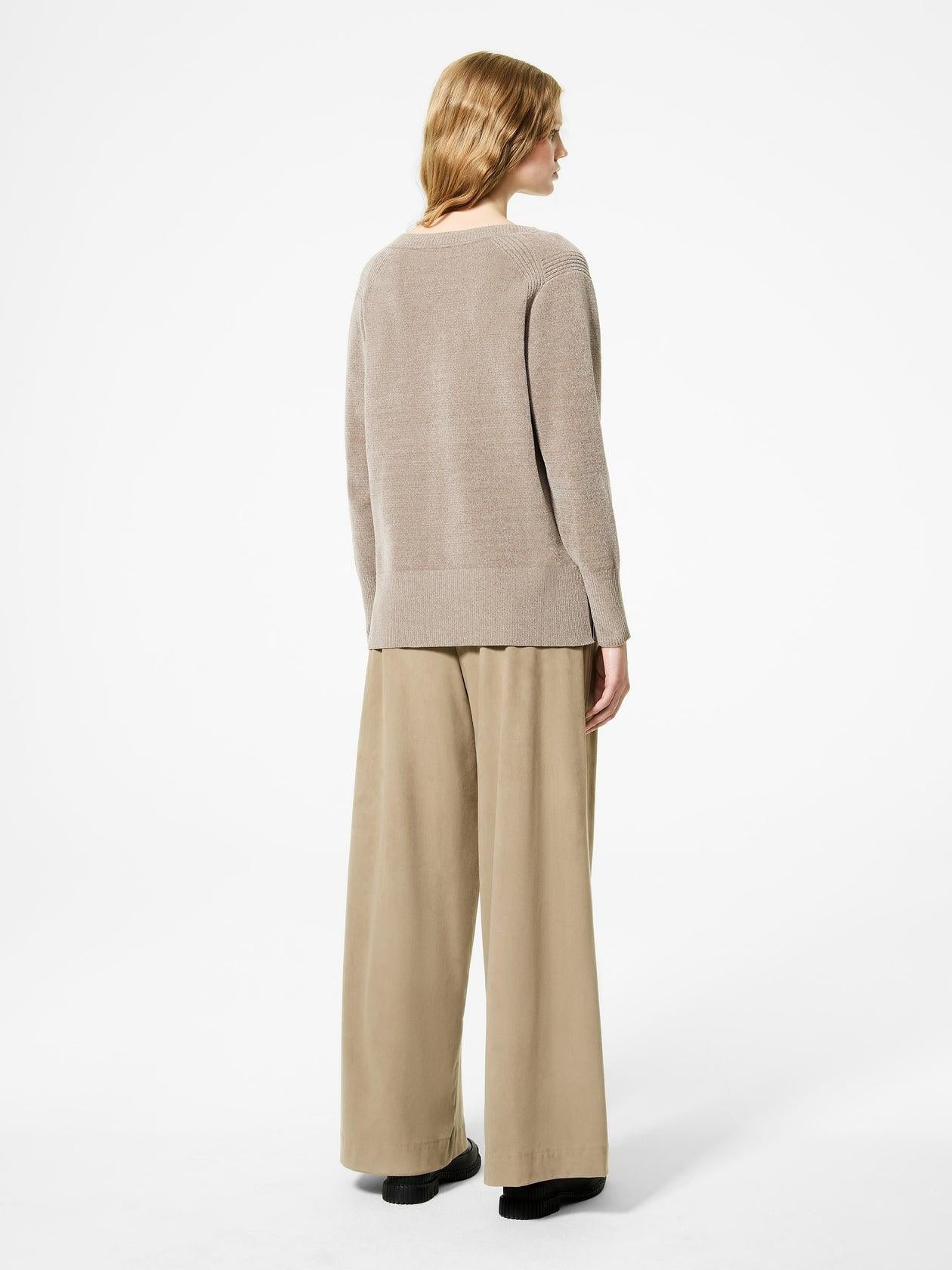 Velvet Vent V-Neck Wom Knit<BR/> W25634 11 RRD 