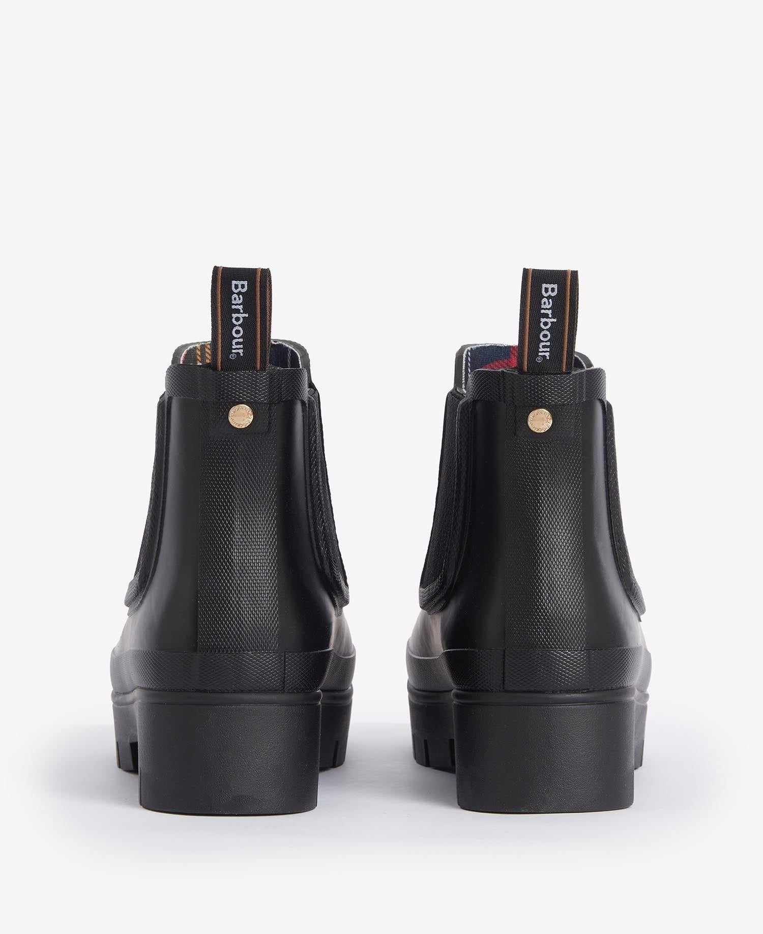 Rubber boot with tank