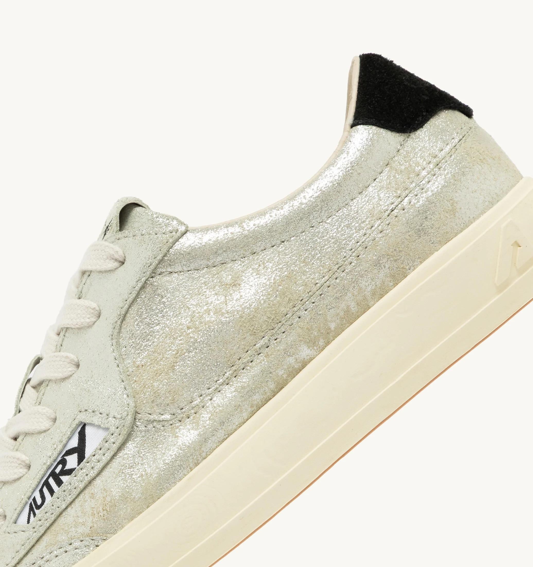 SNEAKERS WINDSCAPE LOW IN SUEDE LAMINATO ARGENTO E NERO<BR/> SCLW ZE01 AUTRY ACTION SHOES 