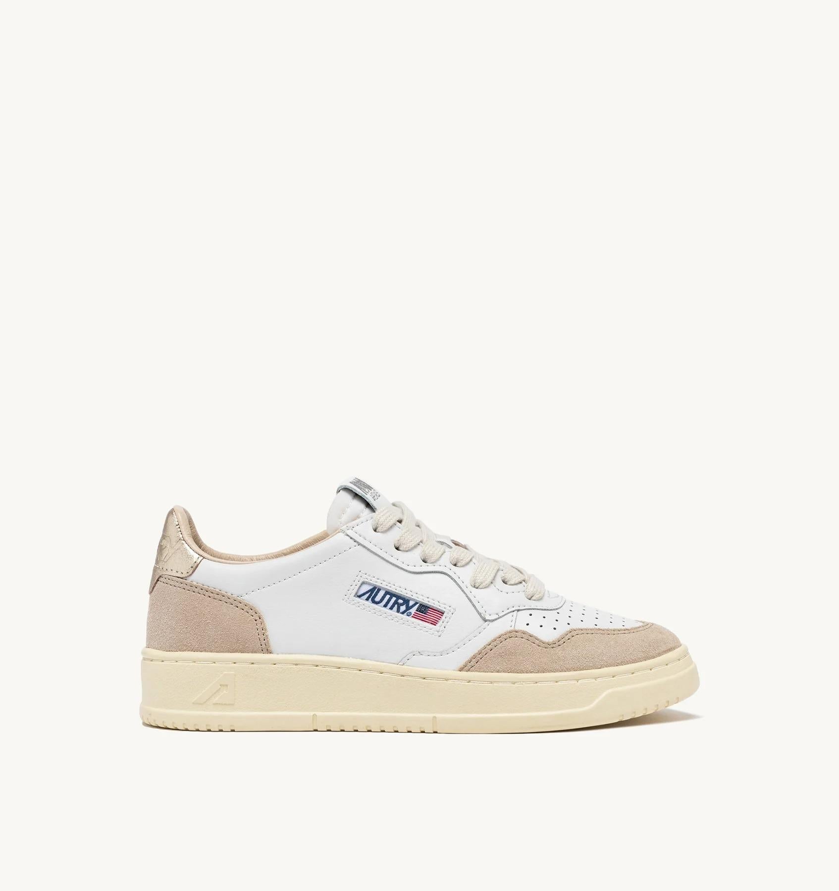 SNEAKERS MEDALIST LOW IN PELLE E SUEDE BIANCA E ORO<BR/> AULW LS75 AUTRY ACTION SHOES 