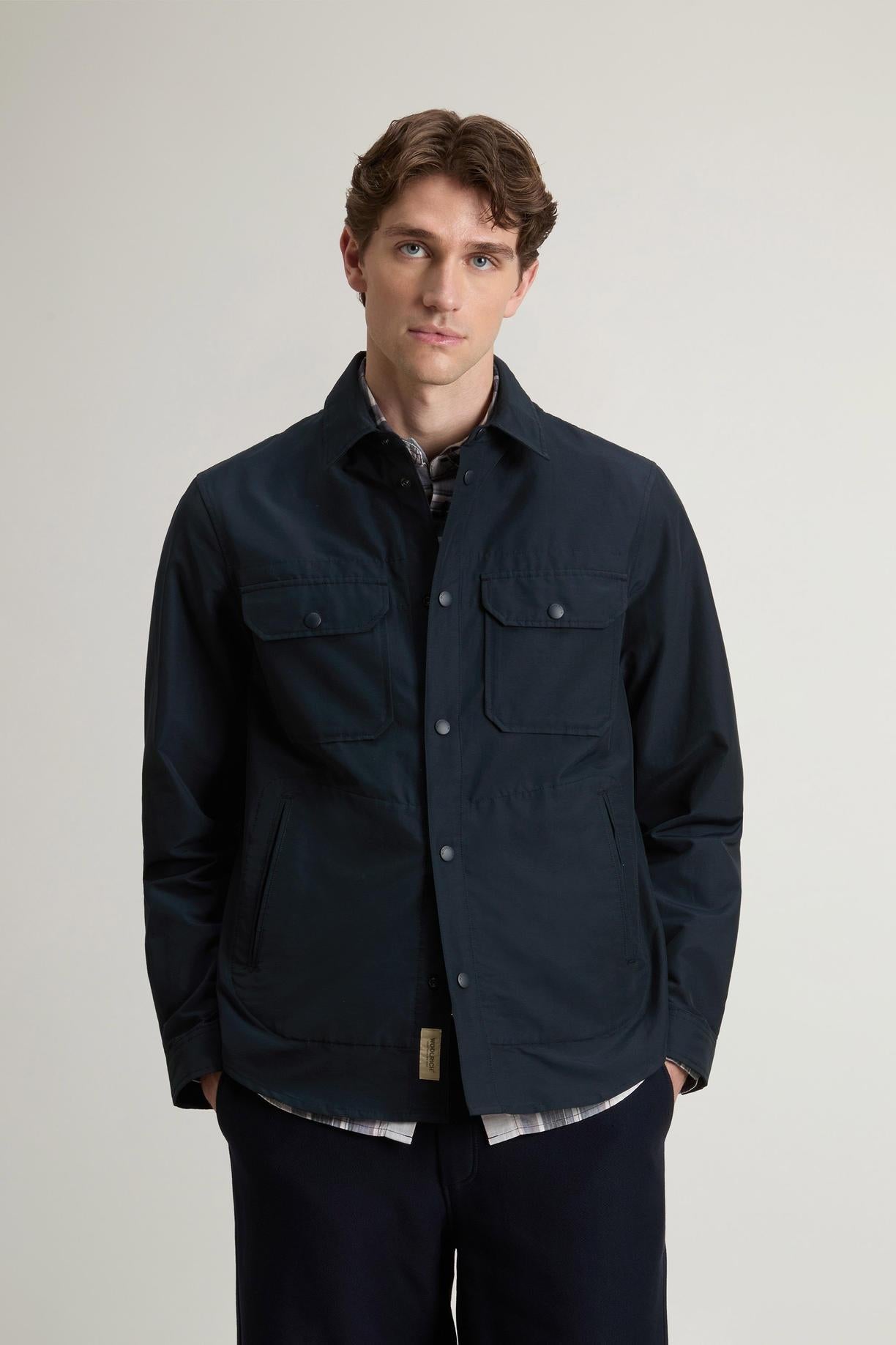 Giacca a camicia in Light Ramar<BR/> CFWOOS0186MRUT3662 MLB WOOLRICH 