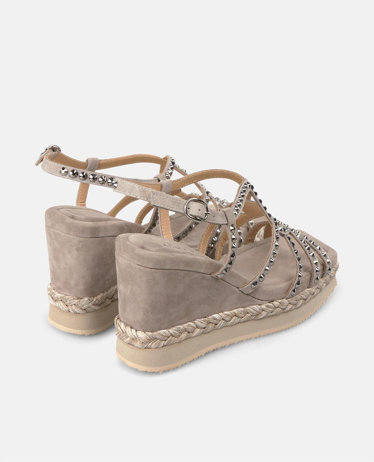 Zeppa alta con punta quadrata e strass