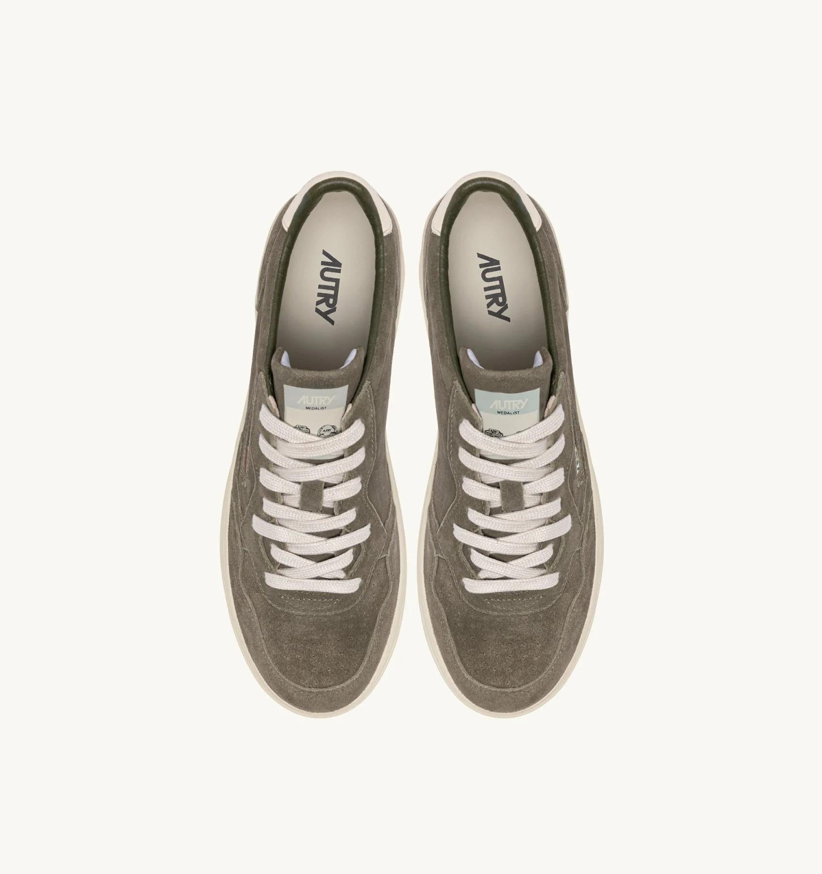 SNEAKERS MEDALIST LOW IN SUEDE VISCHIO E OFF WHITE<BR/> AULM UH04 AUTRY ACTION SHOES 