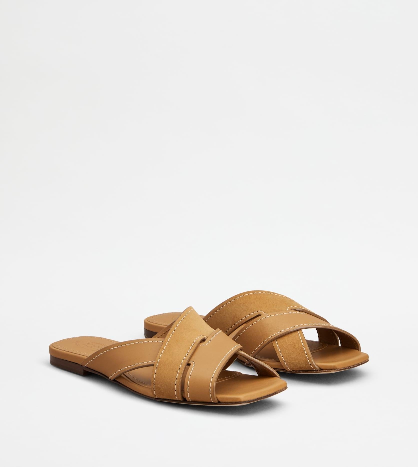 Sandalo in Pelle Liscia e Scamosciata<BR/> XXW99L0JY50V1S ZZZR TOD'S 