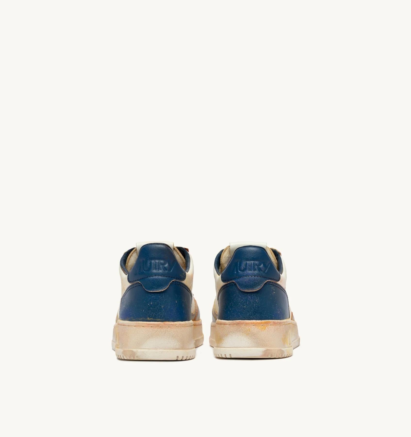 SNEAKERS MEDALIST LOW SUPER VINTAGE IN PELLE LIMESTONE BIANCA E BLUE<BR/> AVLM SV09 AUTRY ACTION SHOES 