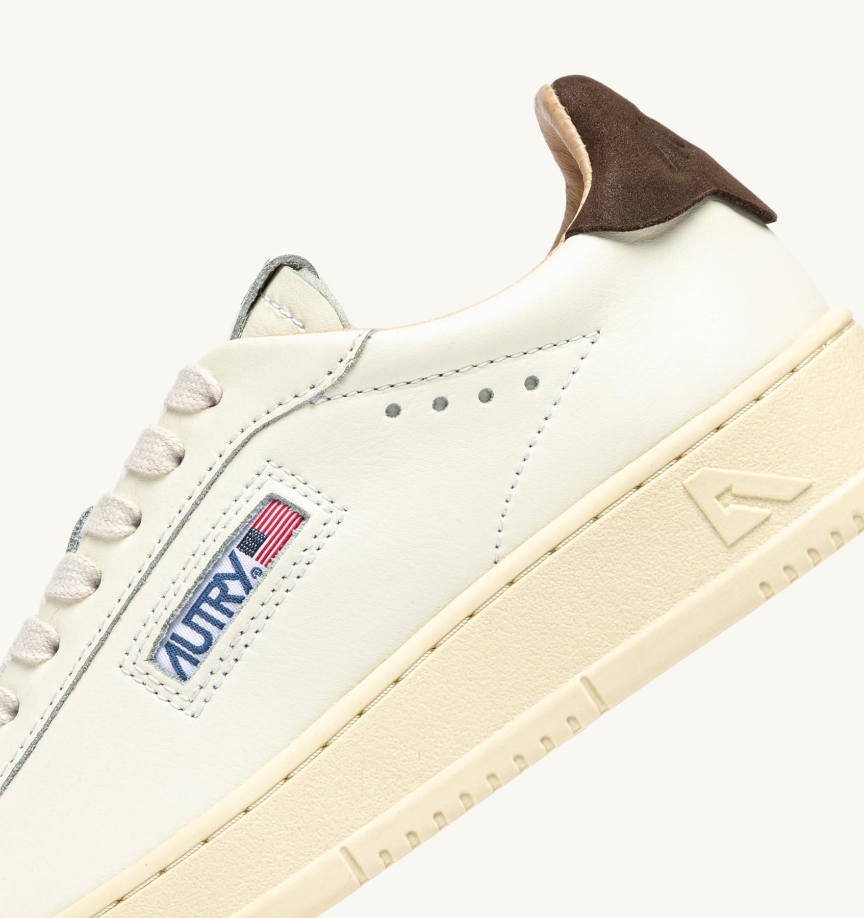 SNEAKERS DALLAS LOW IN PELLE TEAK E MARSHMALLOW ADLM MR22 AUTRY ACTION SHOES 