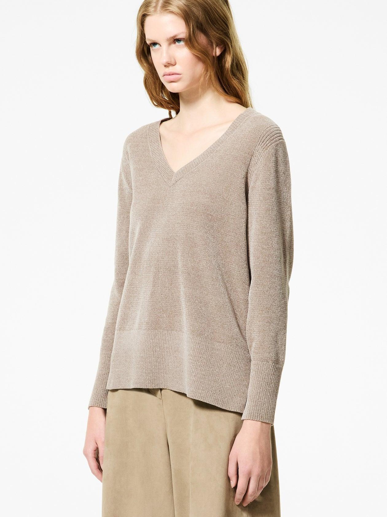 Velvet Vent V-Neck Wom Knit<BR/> W25634 11 RRD 
