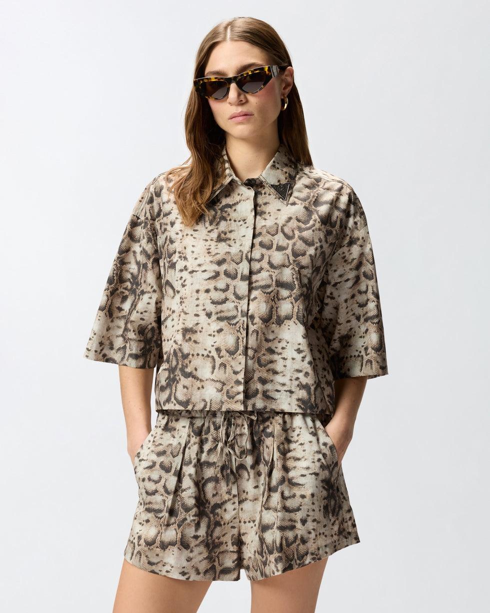 Camicia cropped stampata con dettagli metallici<BR/> 106826A3B1 CZ9 PINKO 