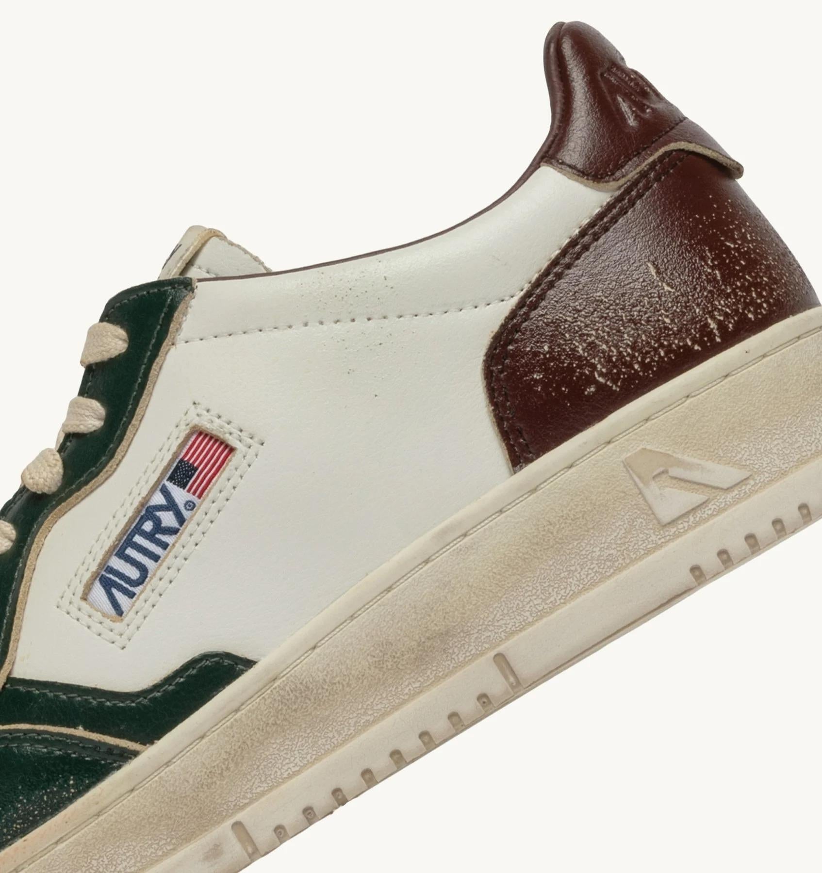 SNEAKERS MEDALIST LOW SUPER VINTAGE IN PELLE BIANCA PINE GROVE E RUM RAISIN AVLM SV52 AUTRY ACTION SHOES 