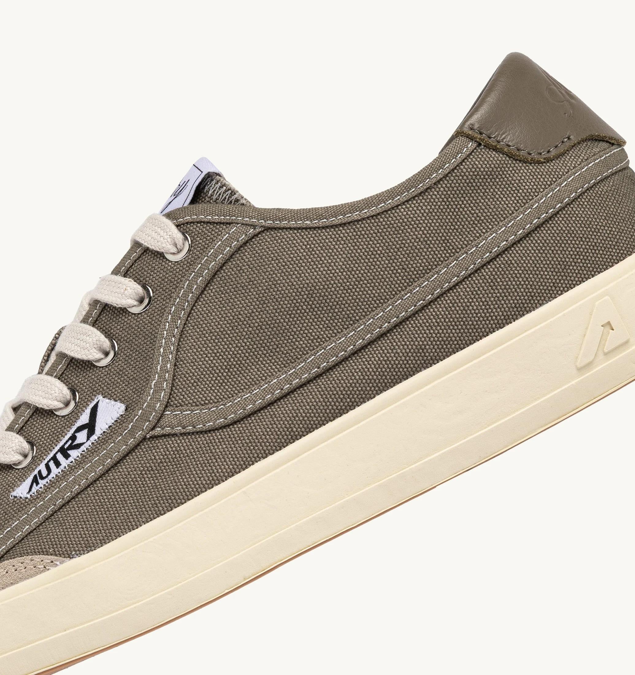 SNEAKERS WINDSCAPE LOW IN CANVAS MILITARY<BR/> SCLM CU03 AUTRY ACTION SHOES 
