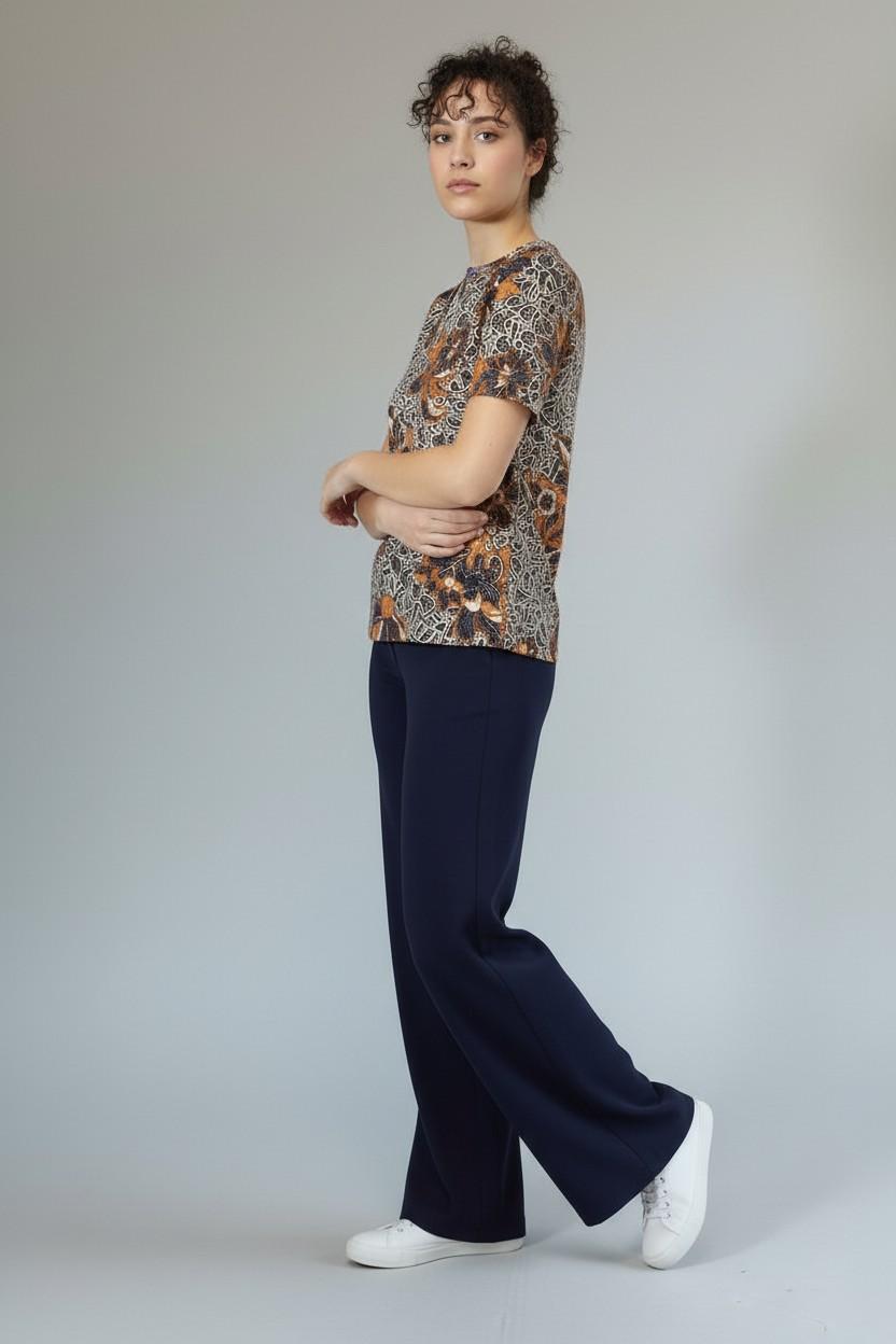 T-shirt Weekend Max Mara girocollo e maniche corte con fantasia all over.<BR/><BR/> WKDBUSSOLA 009 WEEKEND 