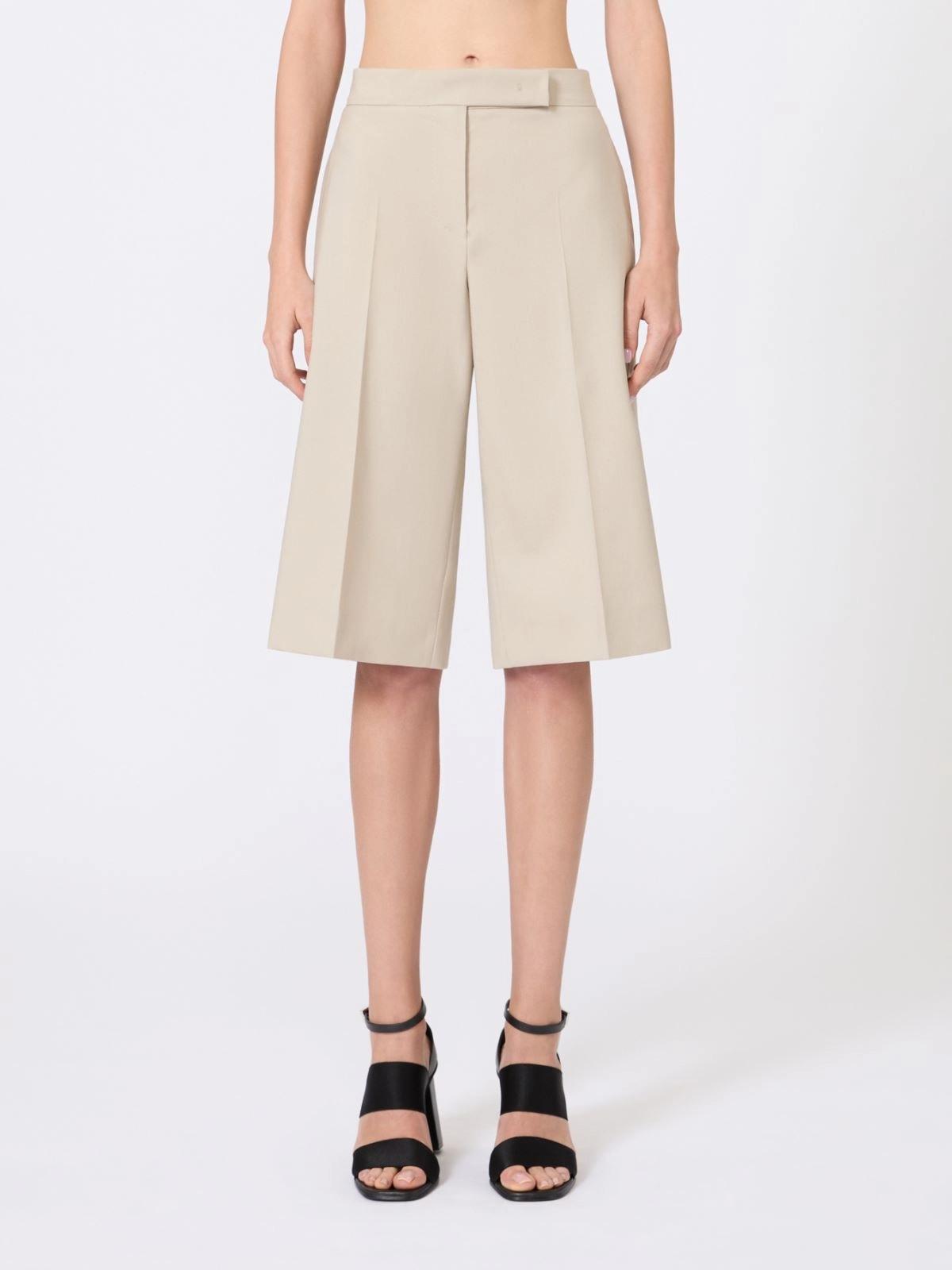 Bermuda in tela di lana, mohair e seta - Sabbia<BR/> MXSUMILE 006 MAX MARA SFILATA 